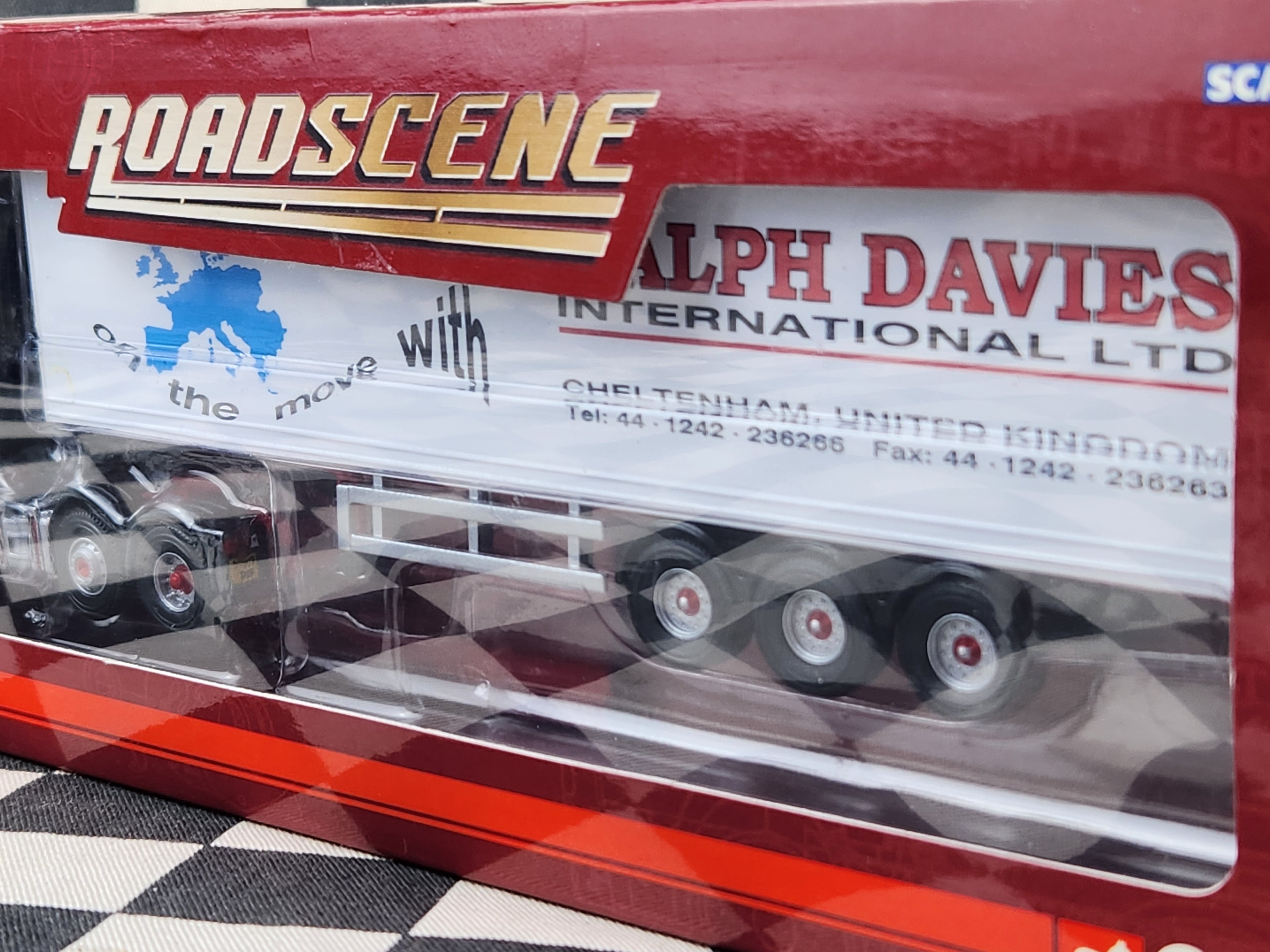 Corgi Roadscene 1:76 Volvo FH Fridge Semi Trailer Truck Ralph Davies Int