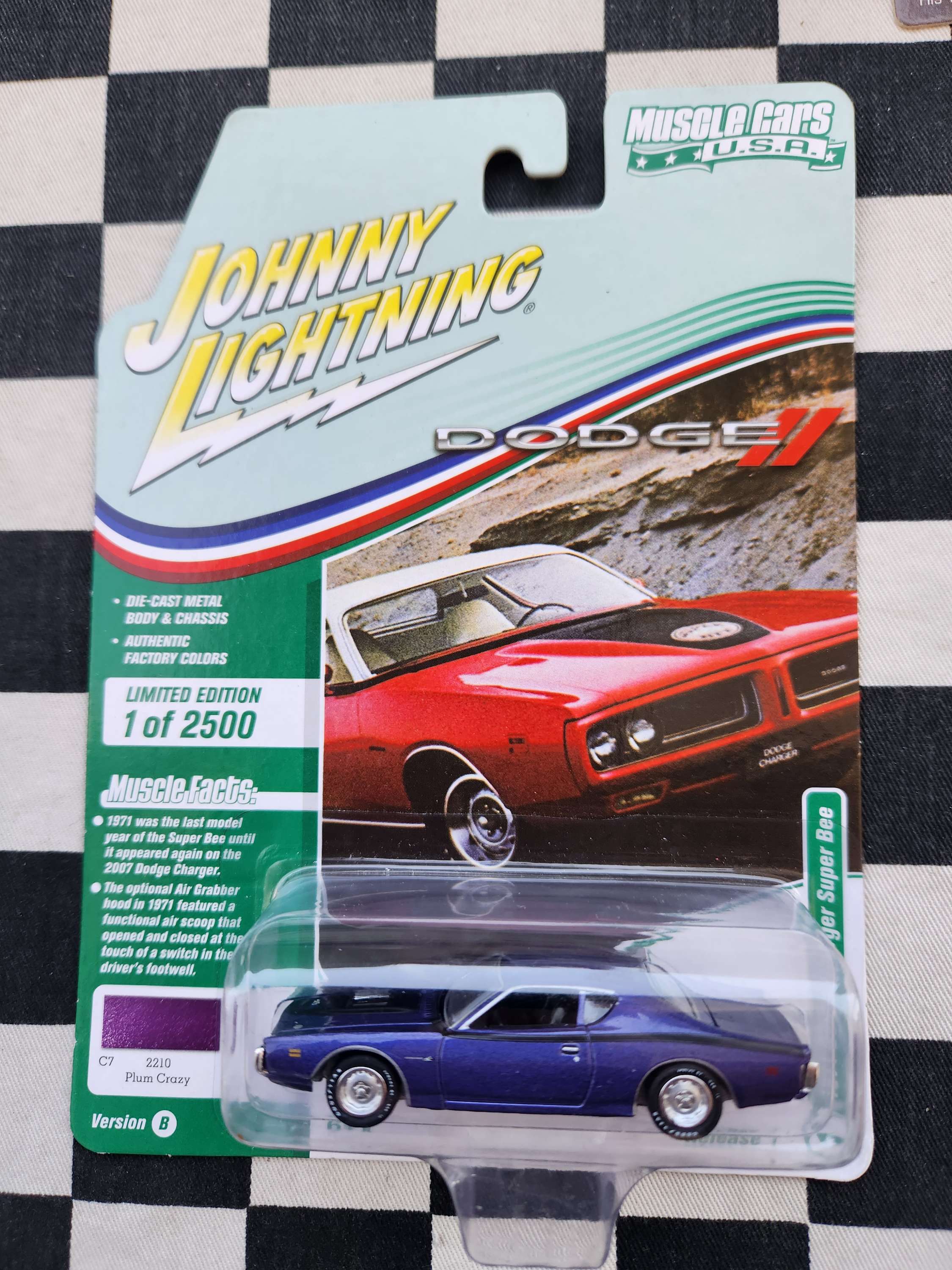 Johnny Lightning Muscle Cars Dodge 1971 Dodge Charger Super Bee