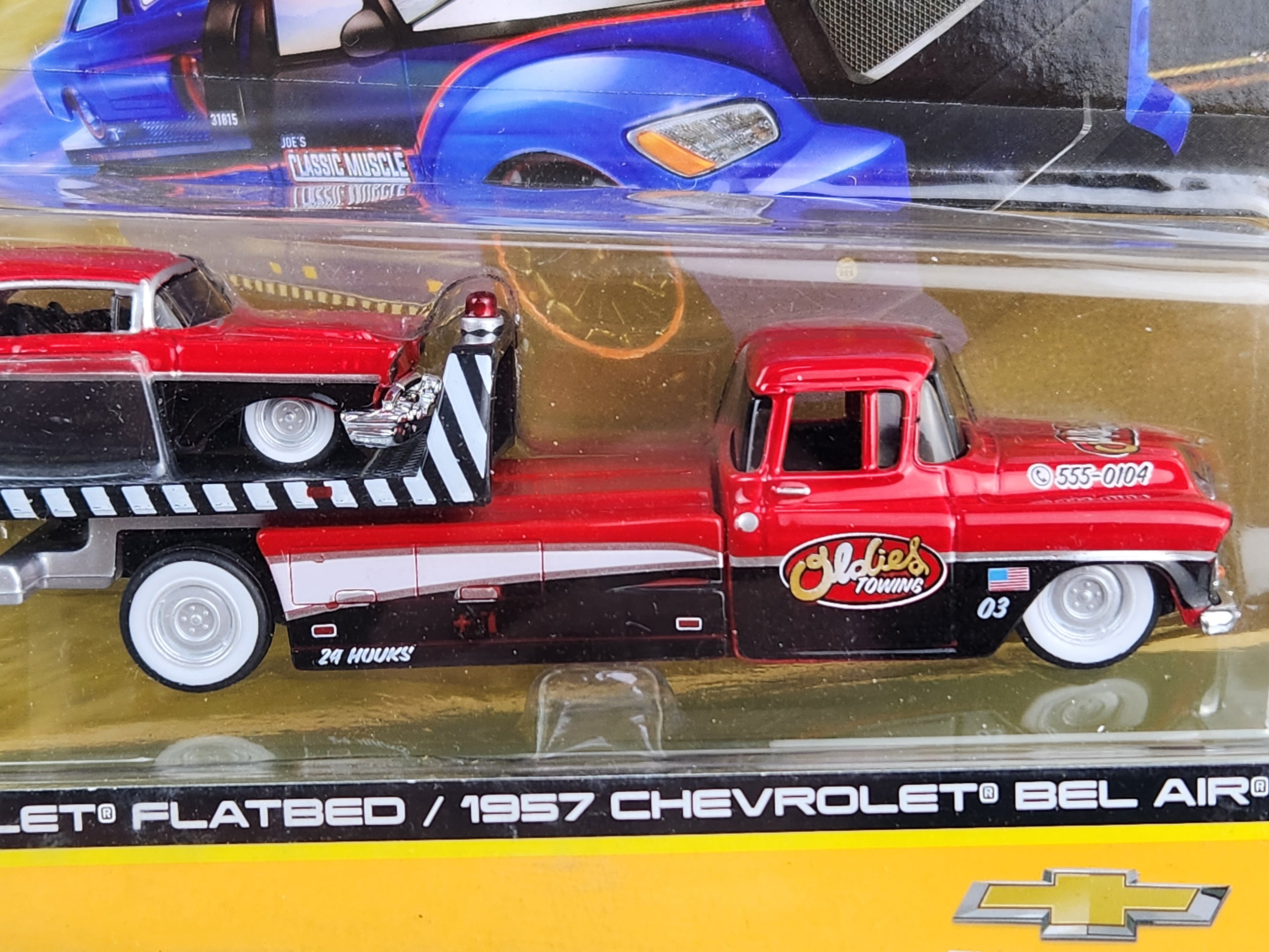 Maisto Elite Team Transport 1957 Chevrolet Bel Air/1957 Chevrolet Flatbed