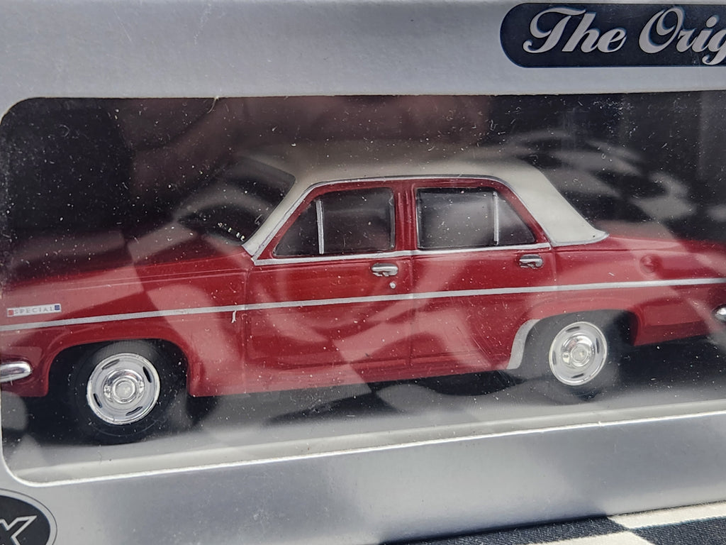 Trax 1/43 HR Holden Special Sedan Picardy Red/White TR32B