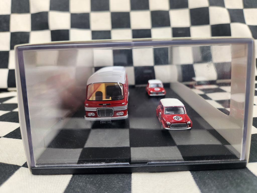 Oxford Commercials 1:76 BMC Mini Bus Race Team Set