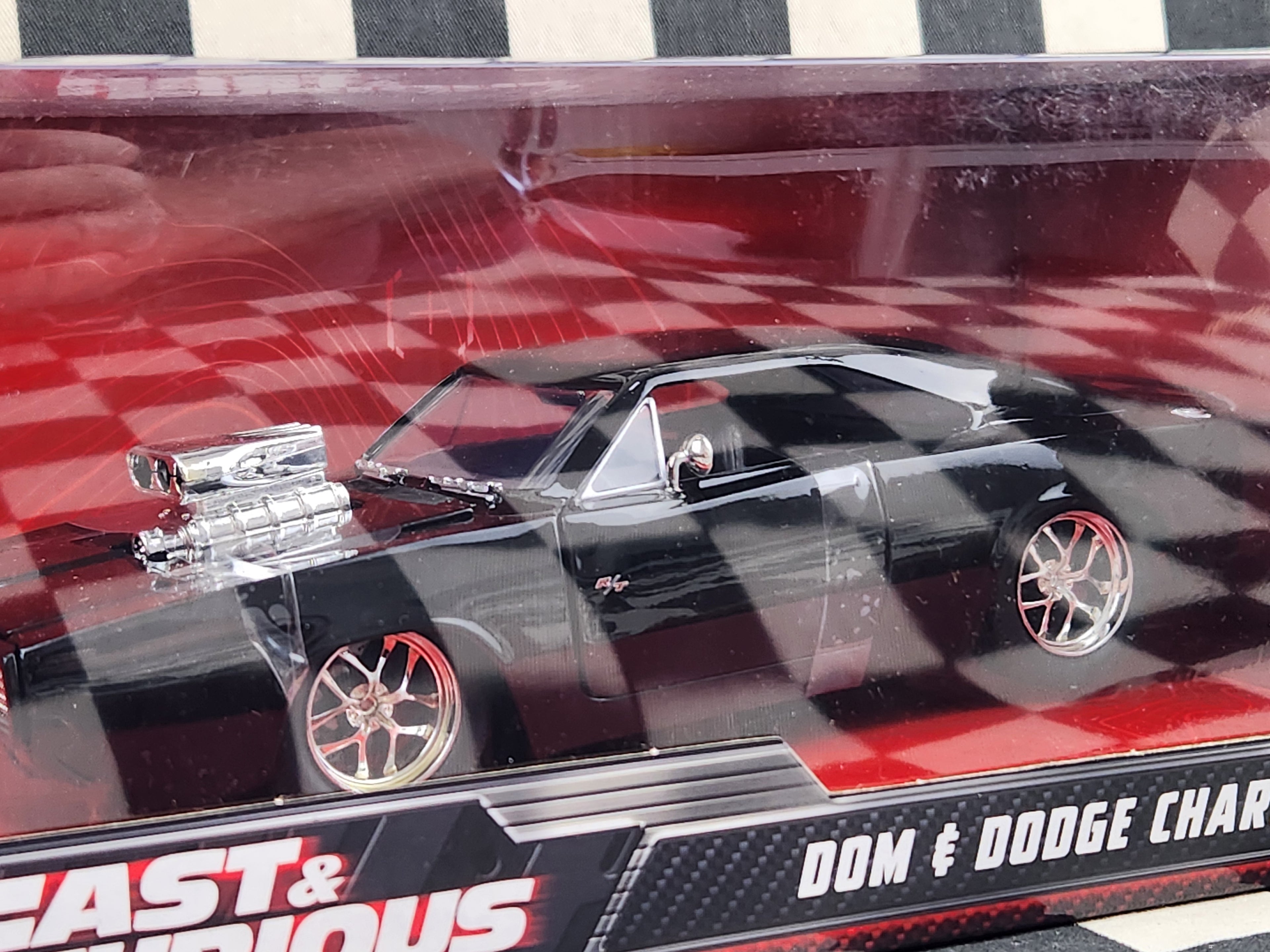 Jada 1/24 Fast & Furious Dom & Dodge Charger R/T