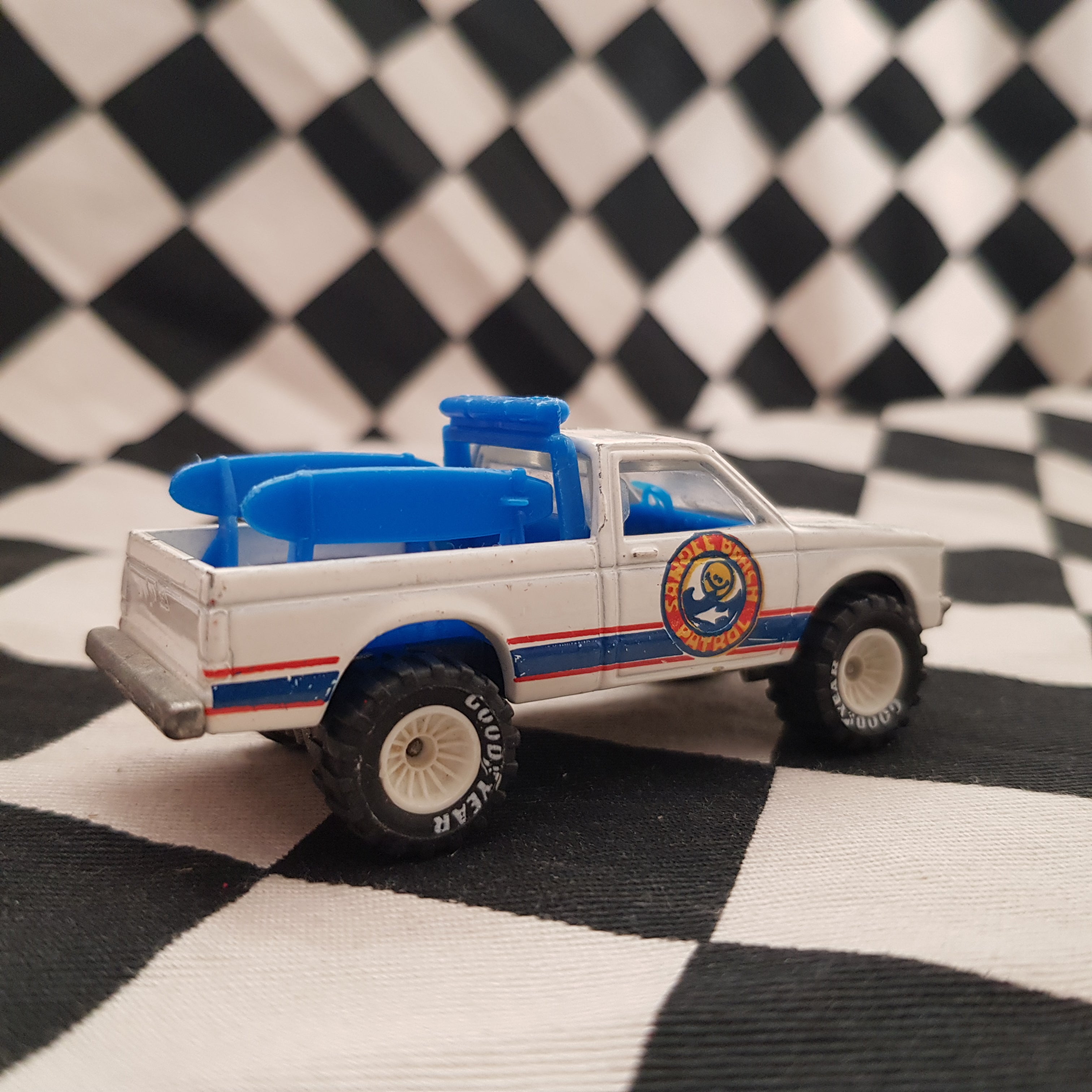 Hot Wheels Beach Patrol 4x4 Pickup Real Riders White Hubs