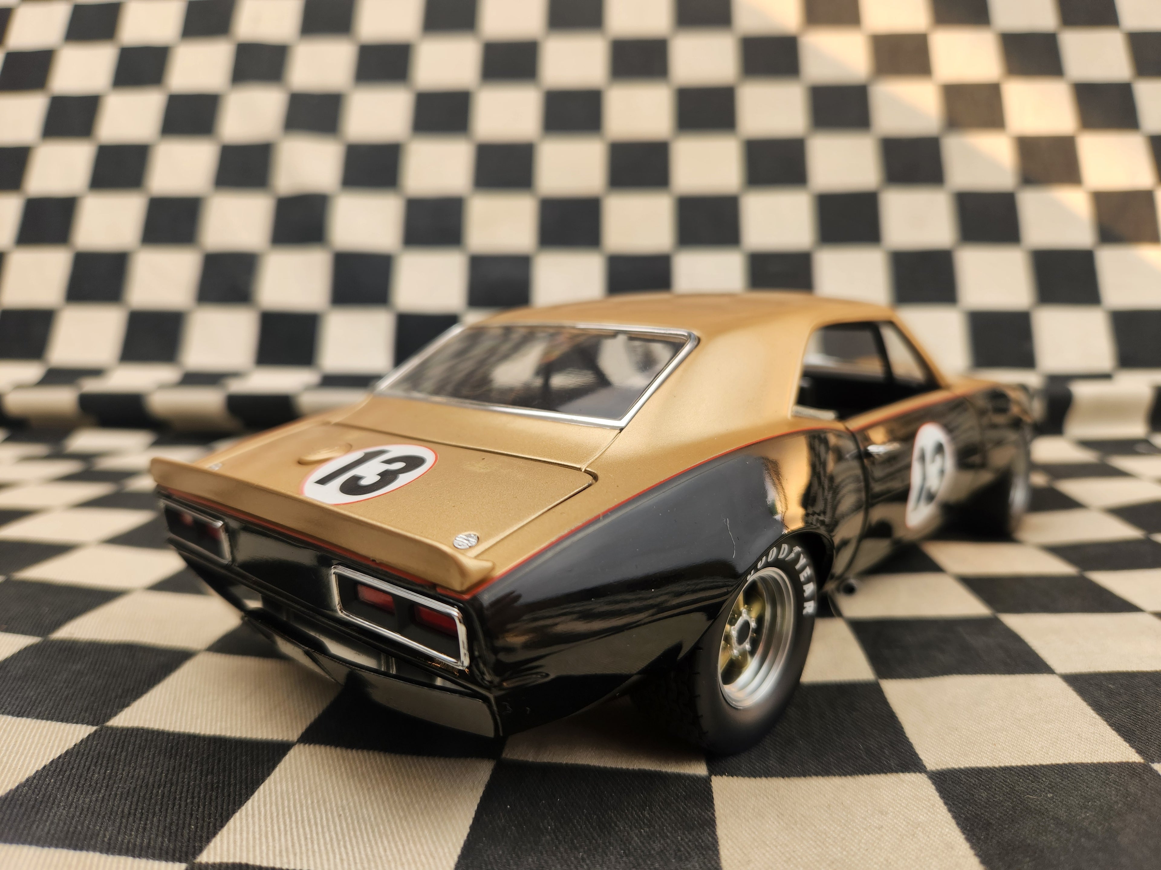 Gmp 1/18 1968 Smokey Yunik Camaro