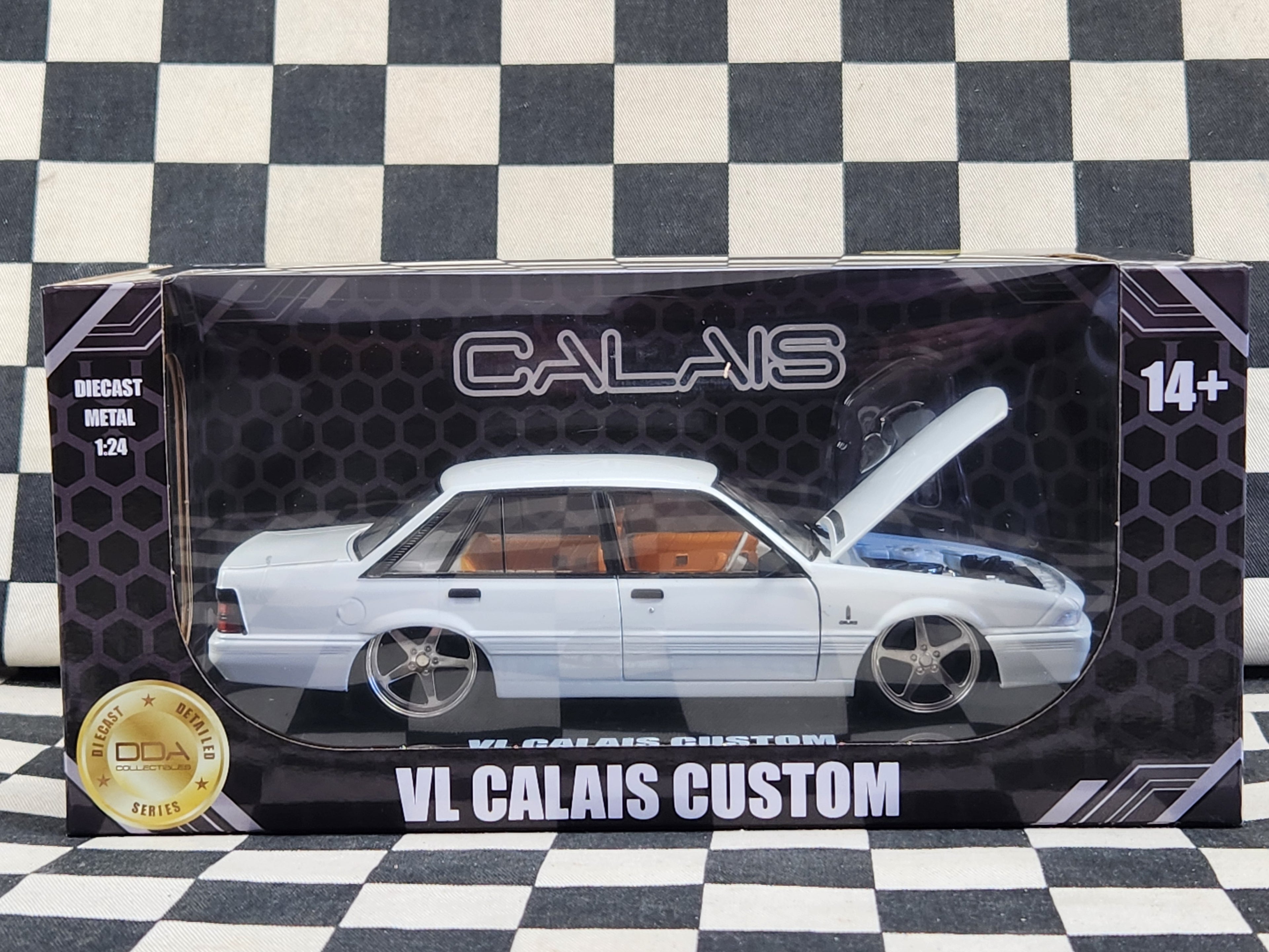 DDA 1:24 Holden Commodore VL Calais Custom V8 White