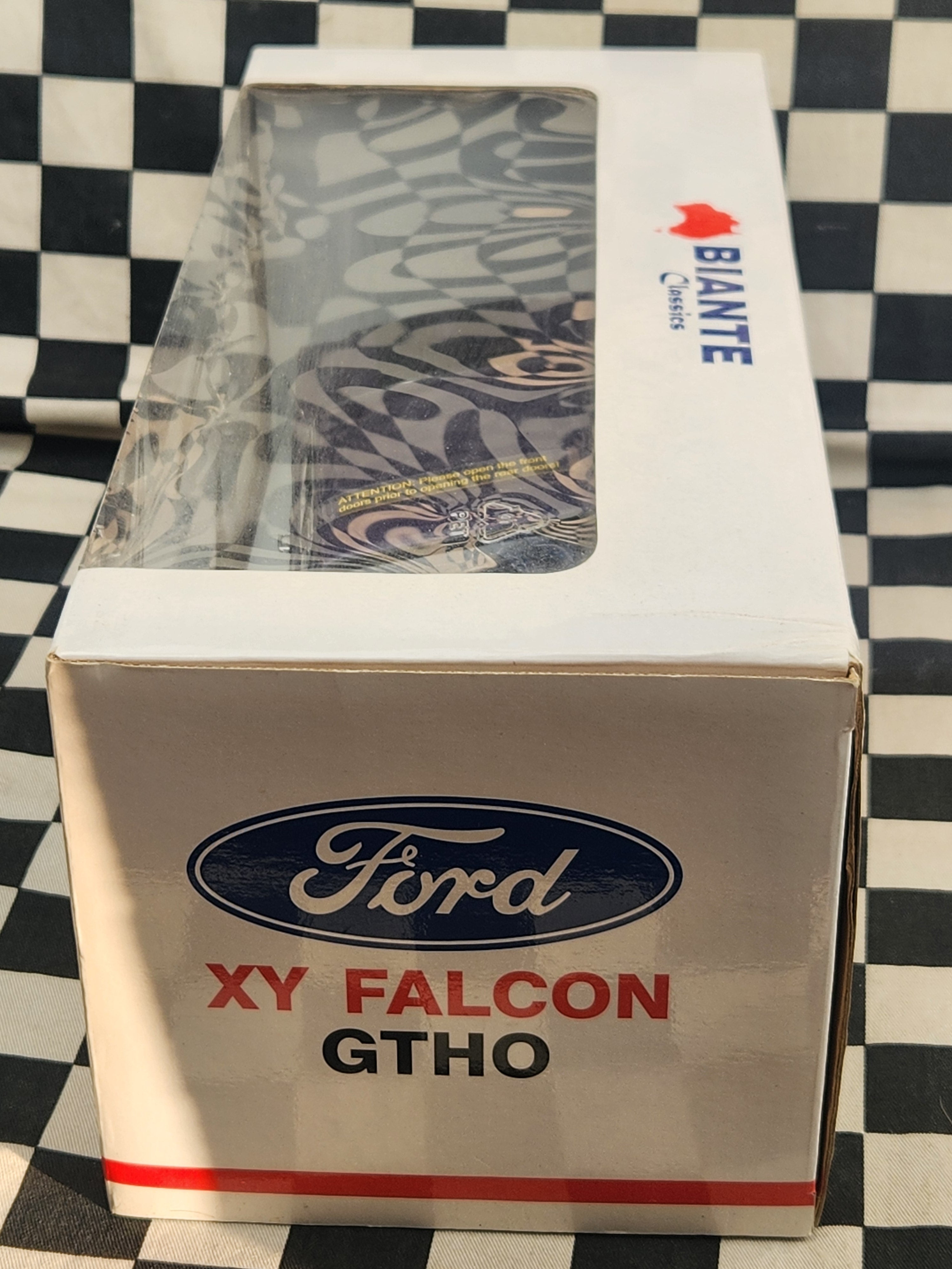 Biante 1/18 XY GT HO Phase 3 Falcon Wild Violet
