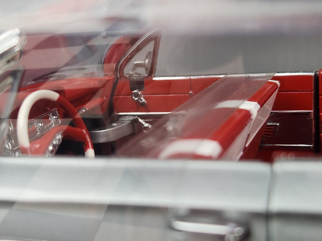 Sun Star 1:18 1961 Chevrolet Impala SS 409 Convertible