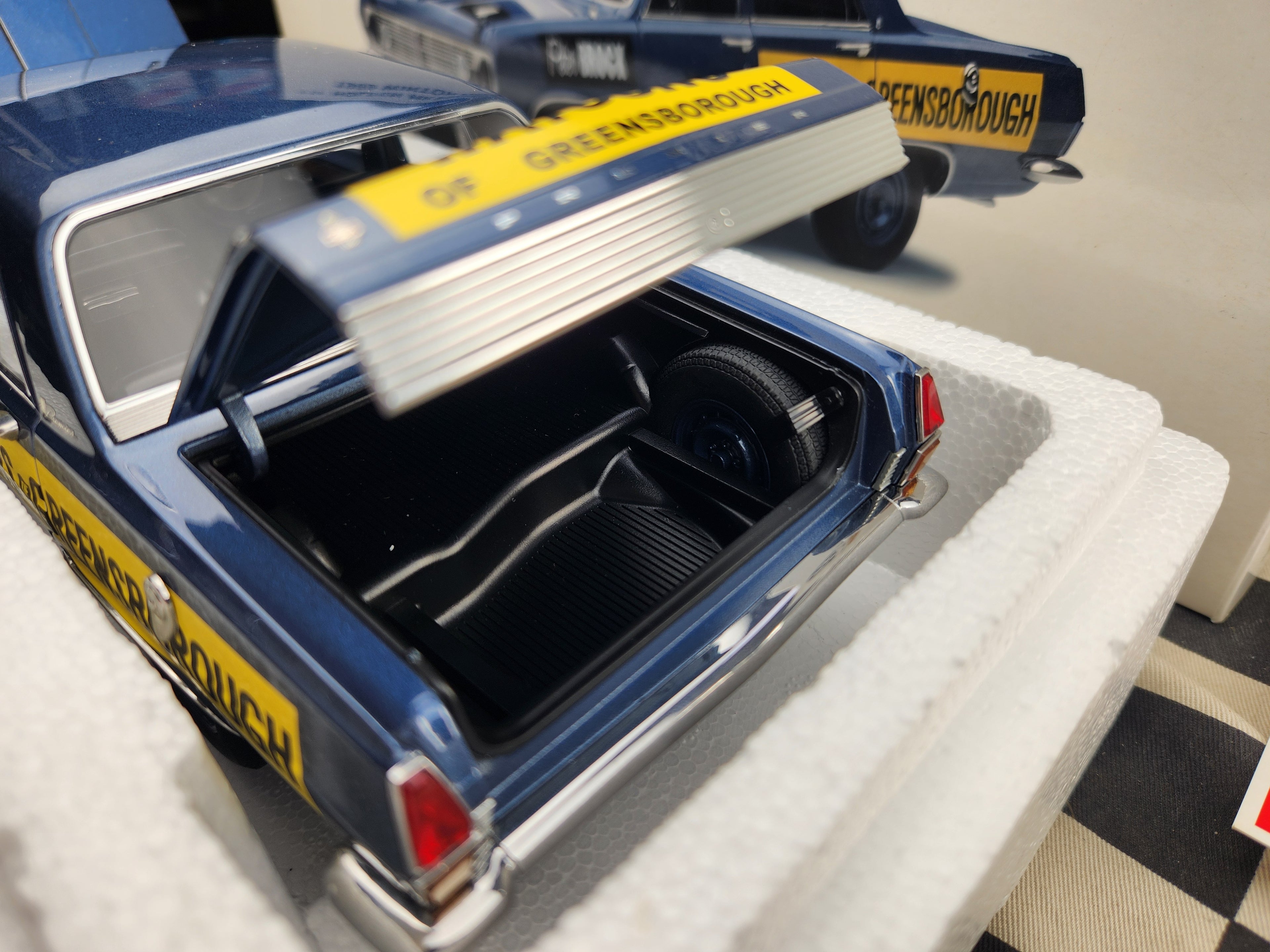 Autoart 1/18 Holden HR Premier Peter Brock 1969 Winton Raceway