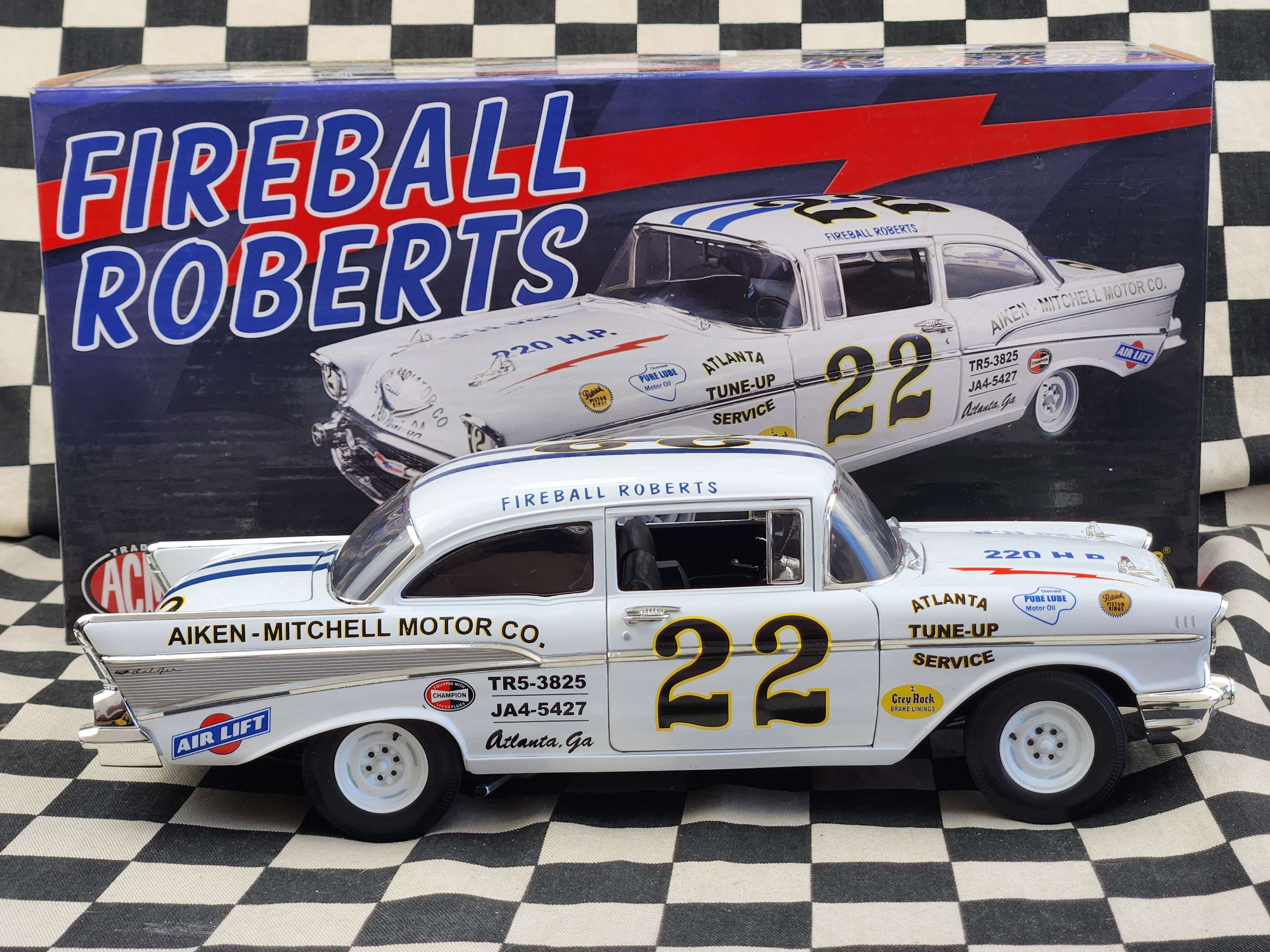 Acme 1:18 Fireball Roberts 1957 Chevrolet Bel Air Darlington 500 Winner
