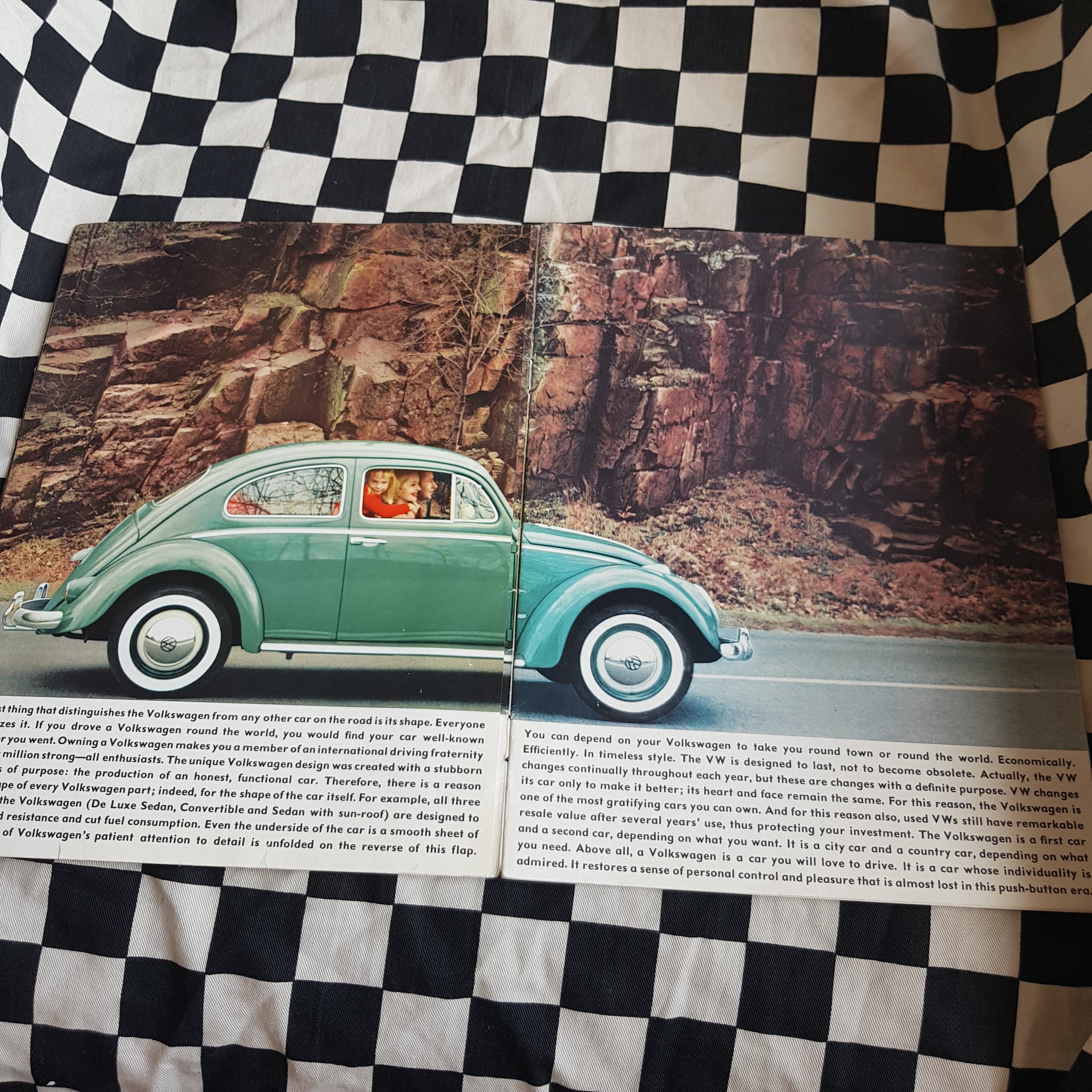 Volkswagen Beetle 1961-62 Deluxe Sales Brochure