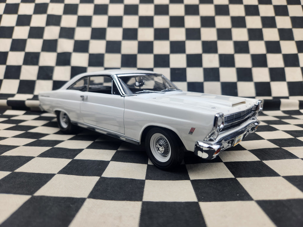 Gmp 1/18 1966 Ford Fairlane 500 427 White