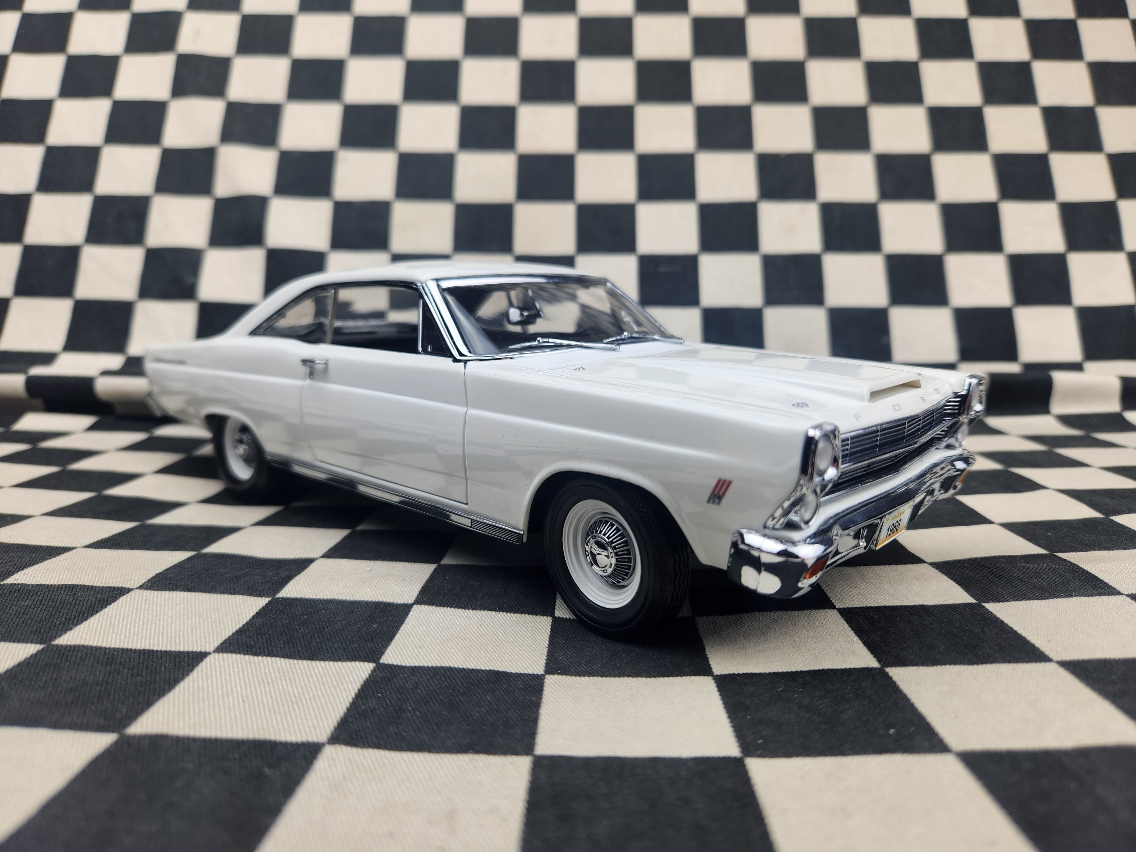 Gmp 1/18 1966 Ford Fairlane 500 427 White