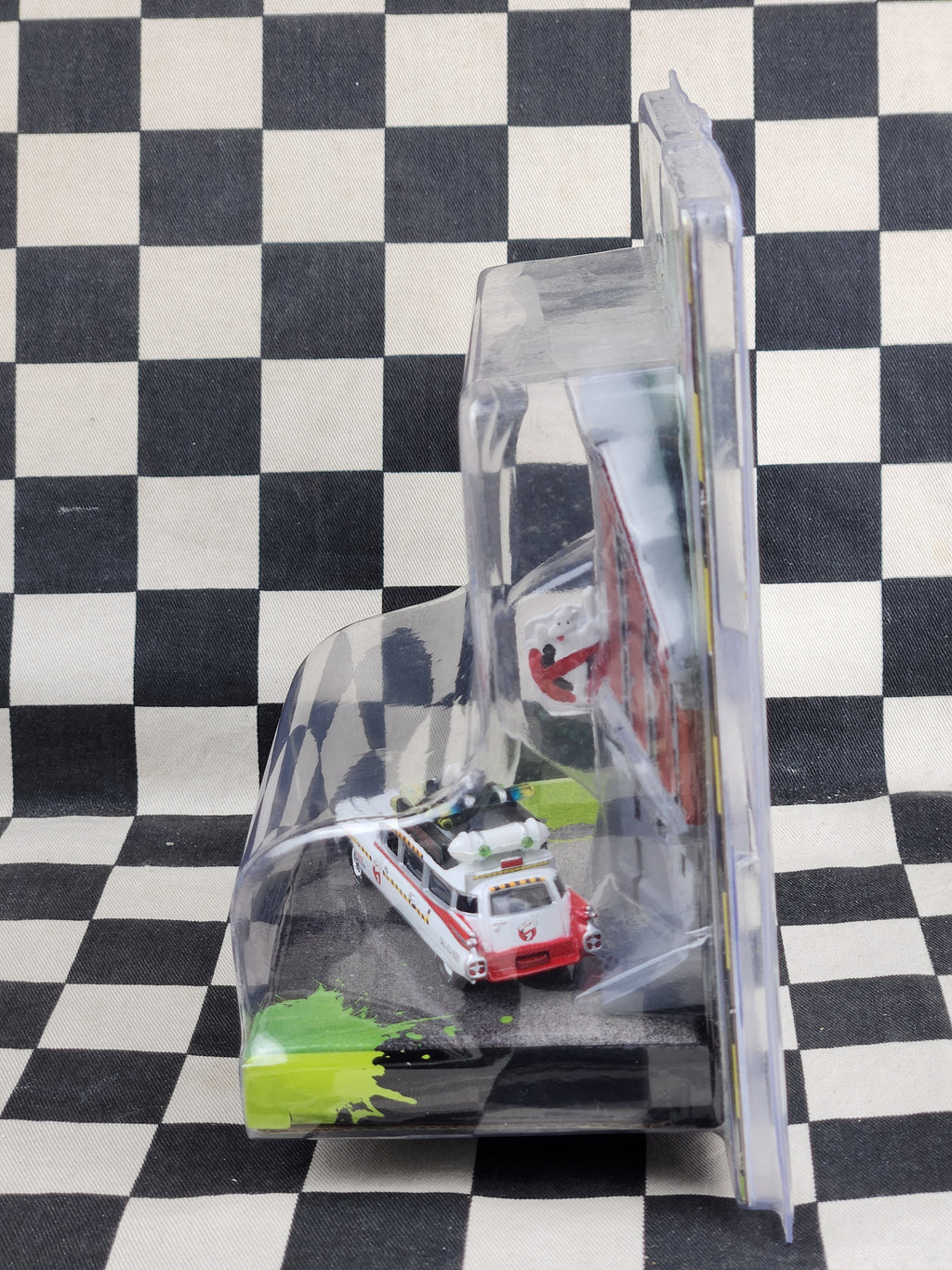 Johnny Lightning Ghostbusters Ecto 1A 1959 Cadillac Ghostbusters Headquarters