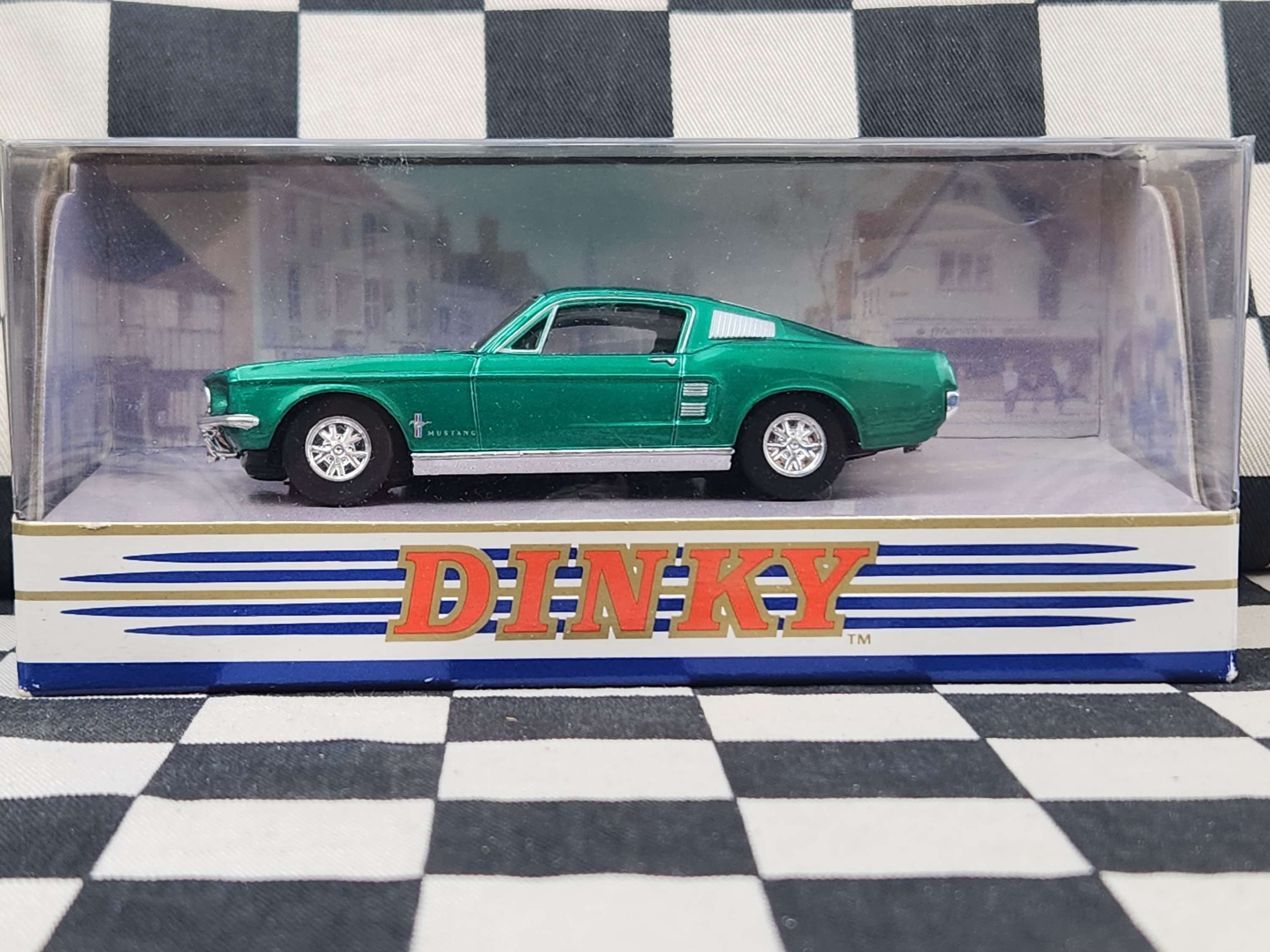 Dinky 1:43 1967 Ford Mustang Fastback Green