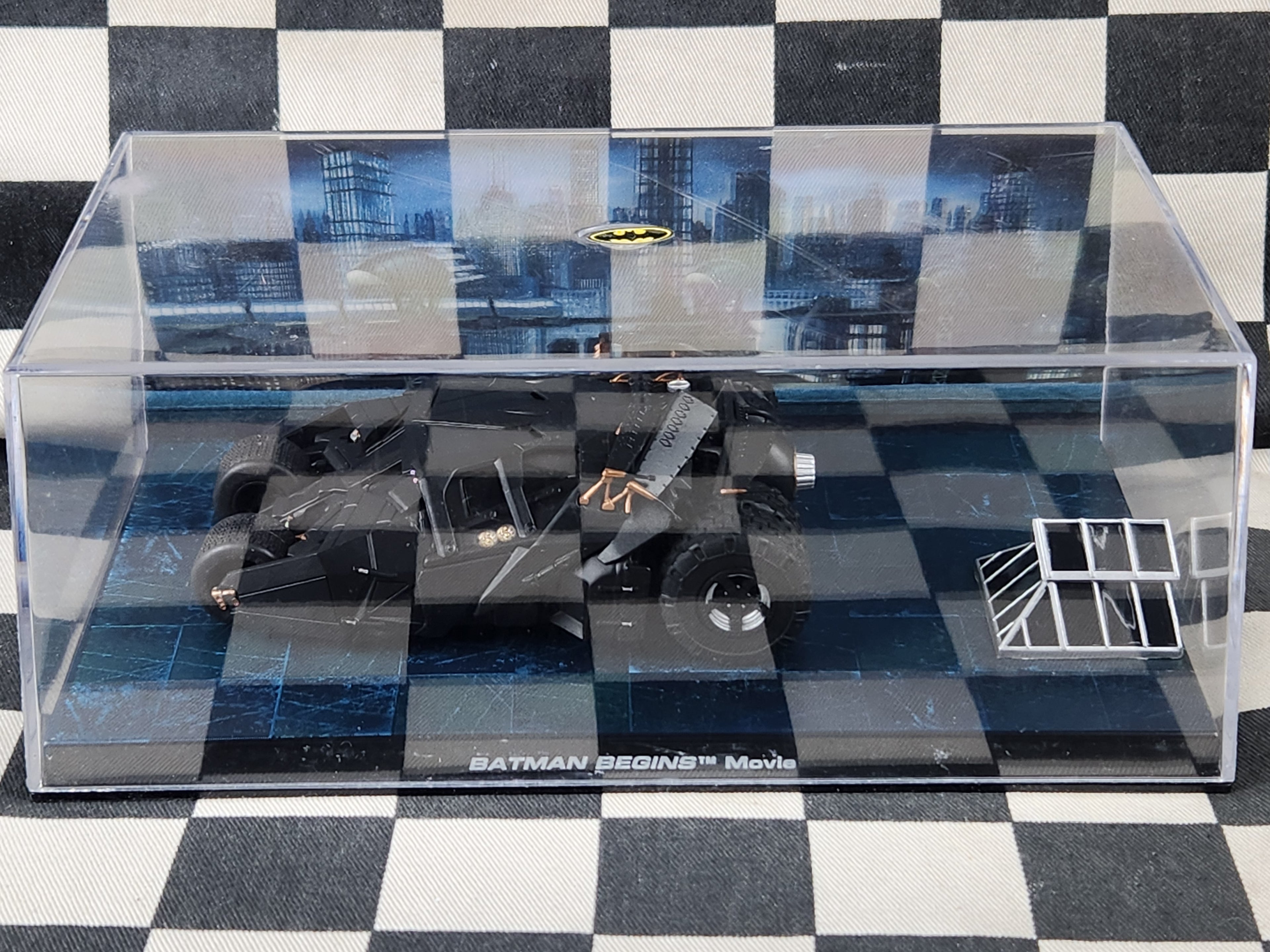 BATMAN 1:43 Batman Begins Batmobile