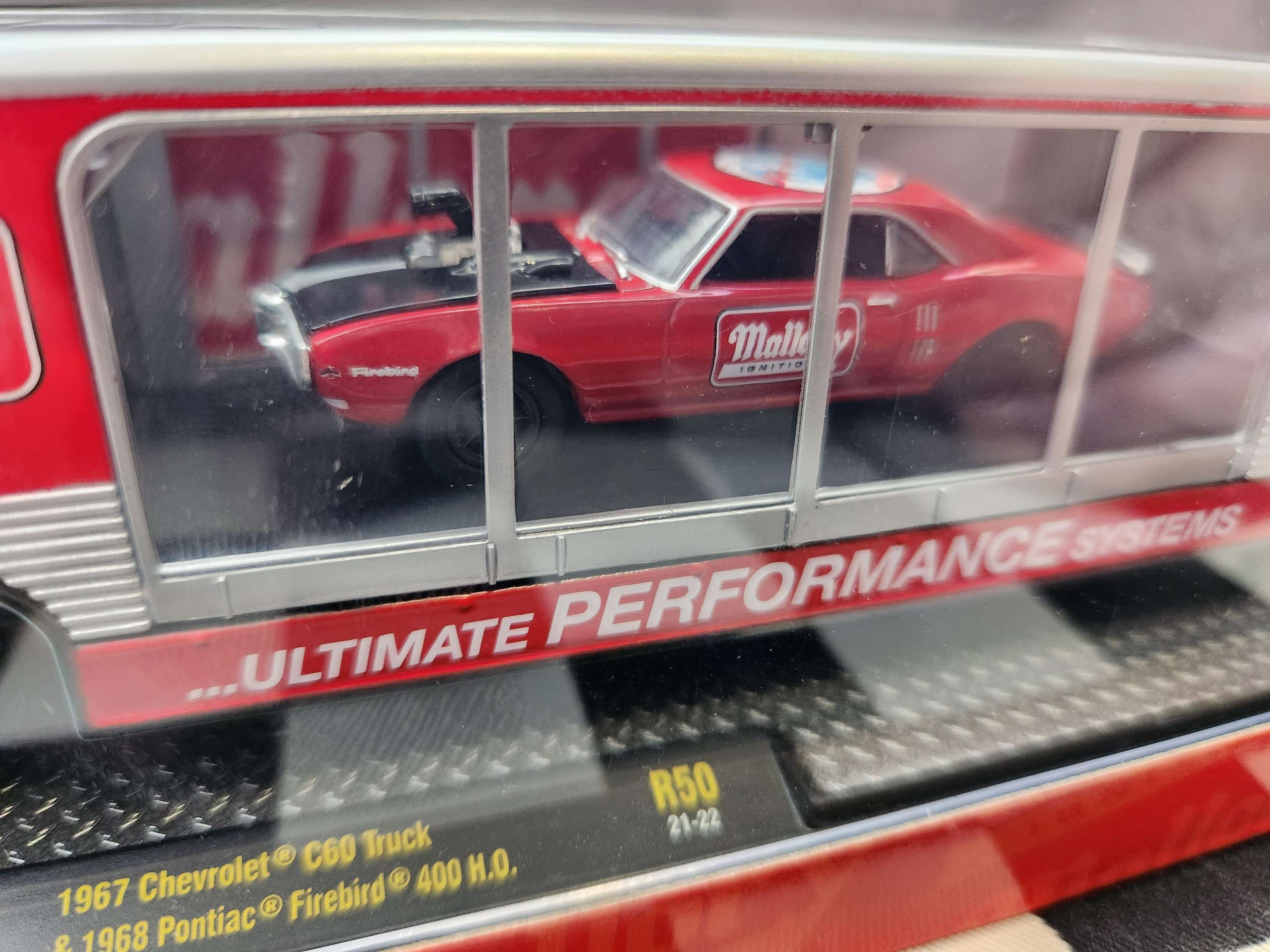 M2 Machines Transporters Mallory 67 Chevrolet C60 Truck / 68 Pontiac Firebird