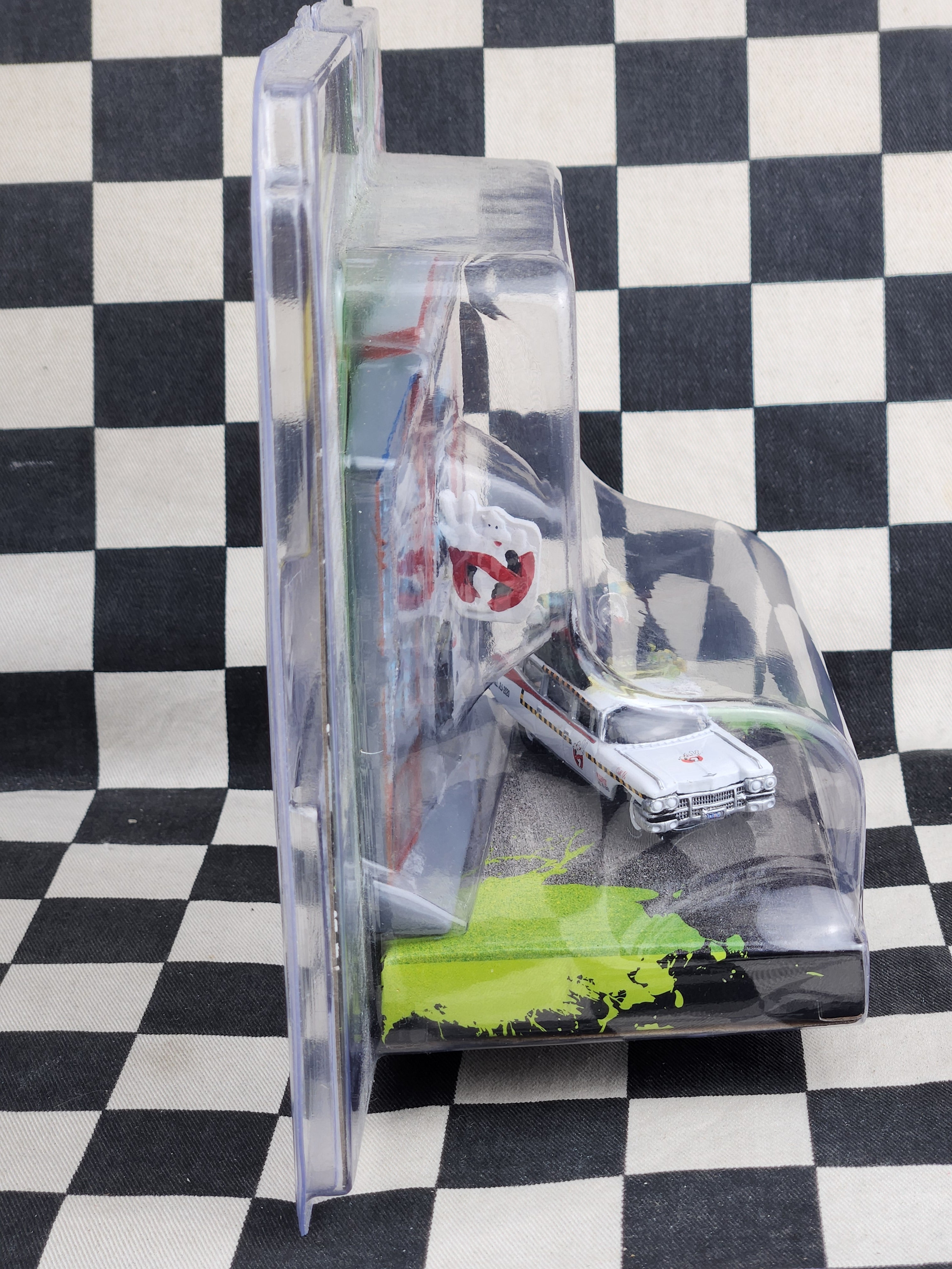 Johnny Lightning Ghostbusters Ecto 1A 1959 Cadillac Ghostbusters Headquarters