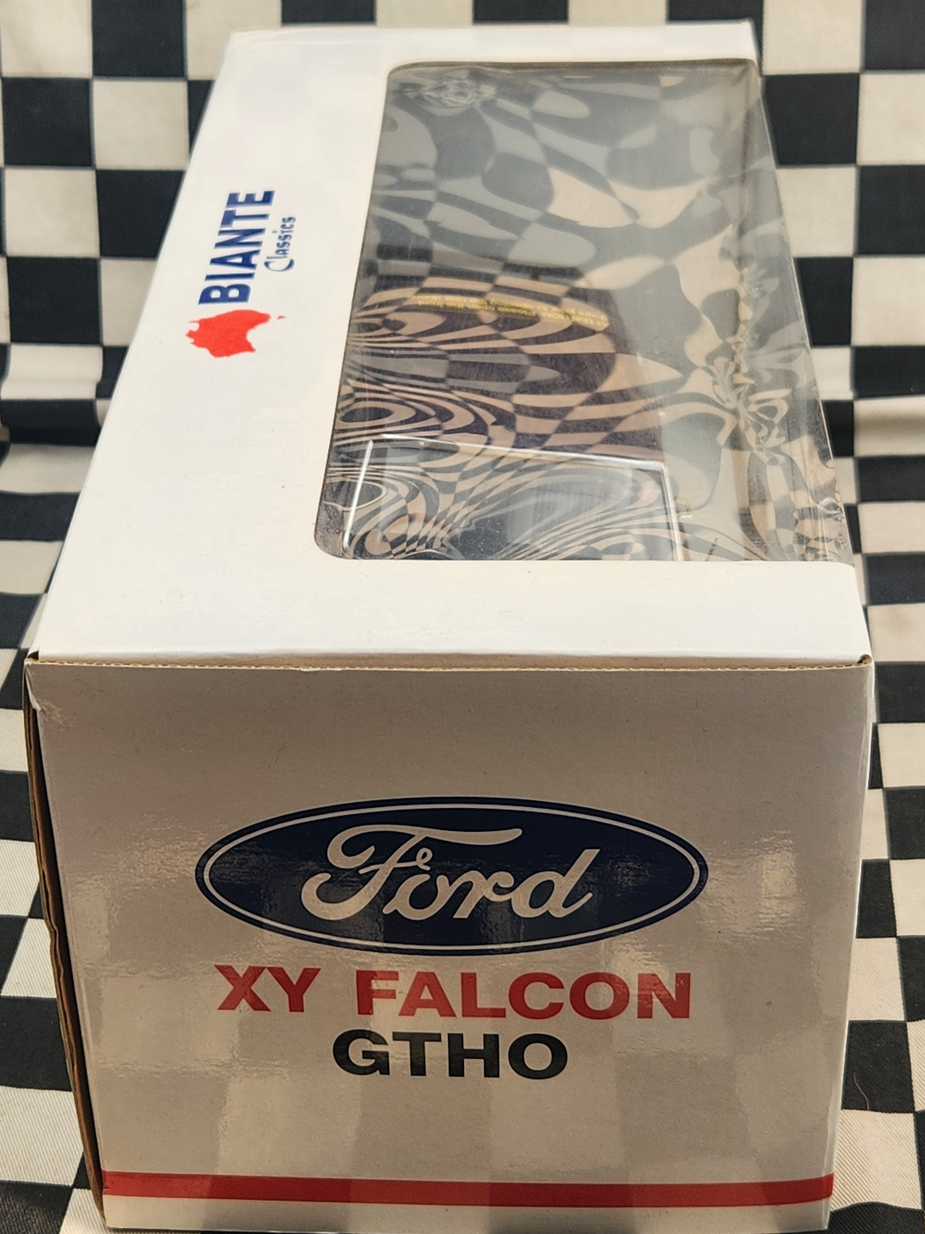 Biante 1/18 XY GT HO Phase 3 Falcon Wild Violet