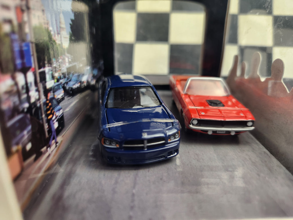 Greenlight Diorama NCIS 1970 Plymouth Hemi Cuda / 2006 Dodge Charger