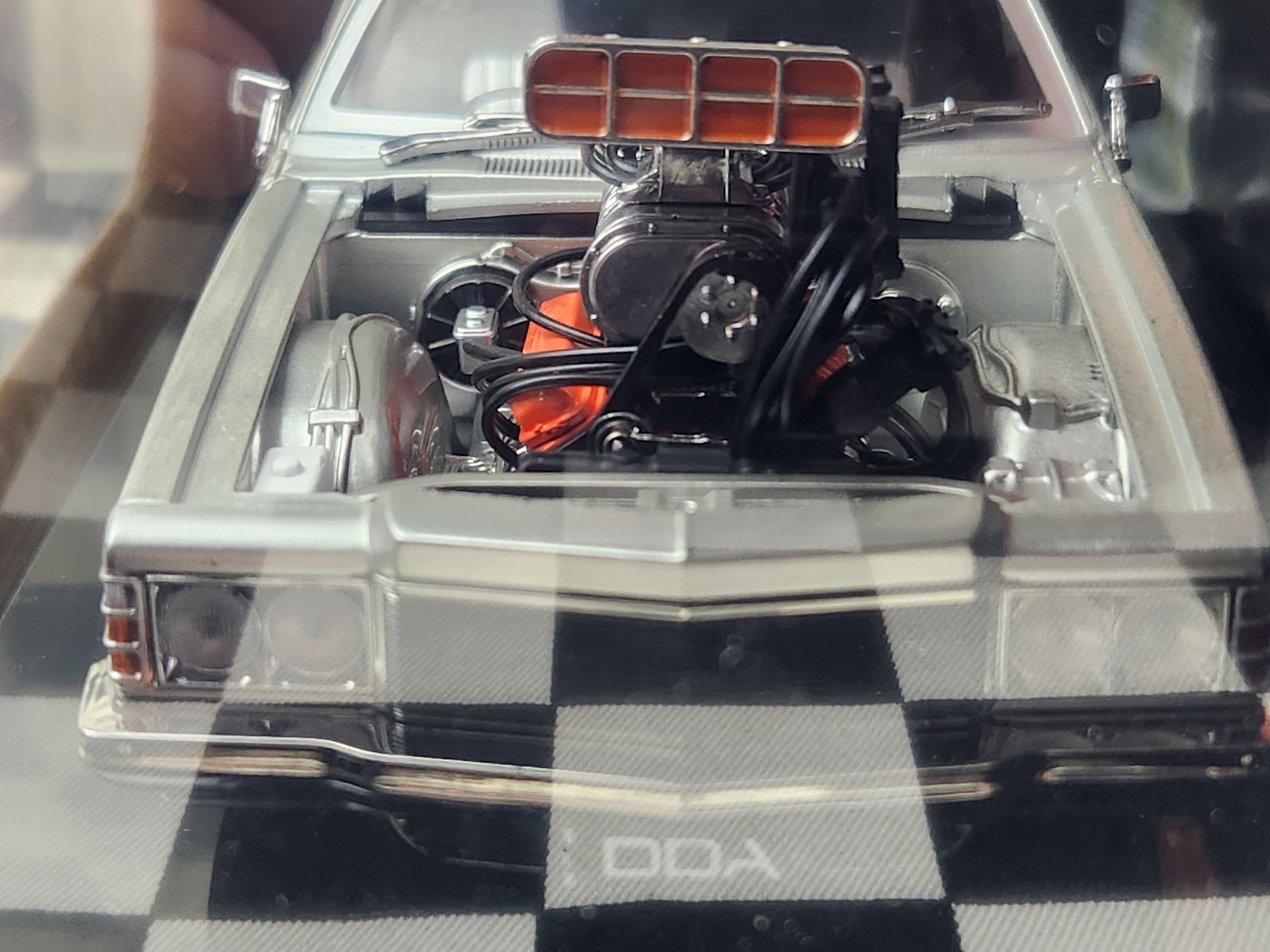 DDA Collectibles 1:24 Holden HZ Custom Panel Van Blown Silver Detailed Series