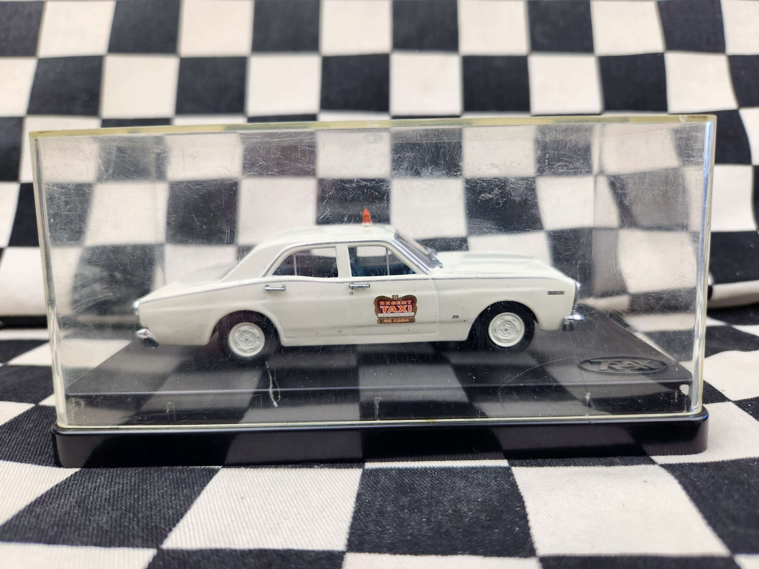Trax 1:43 Ford XR Falcon Regent Taxi
