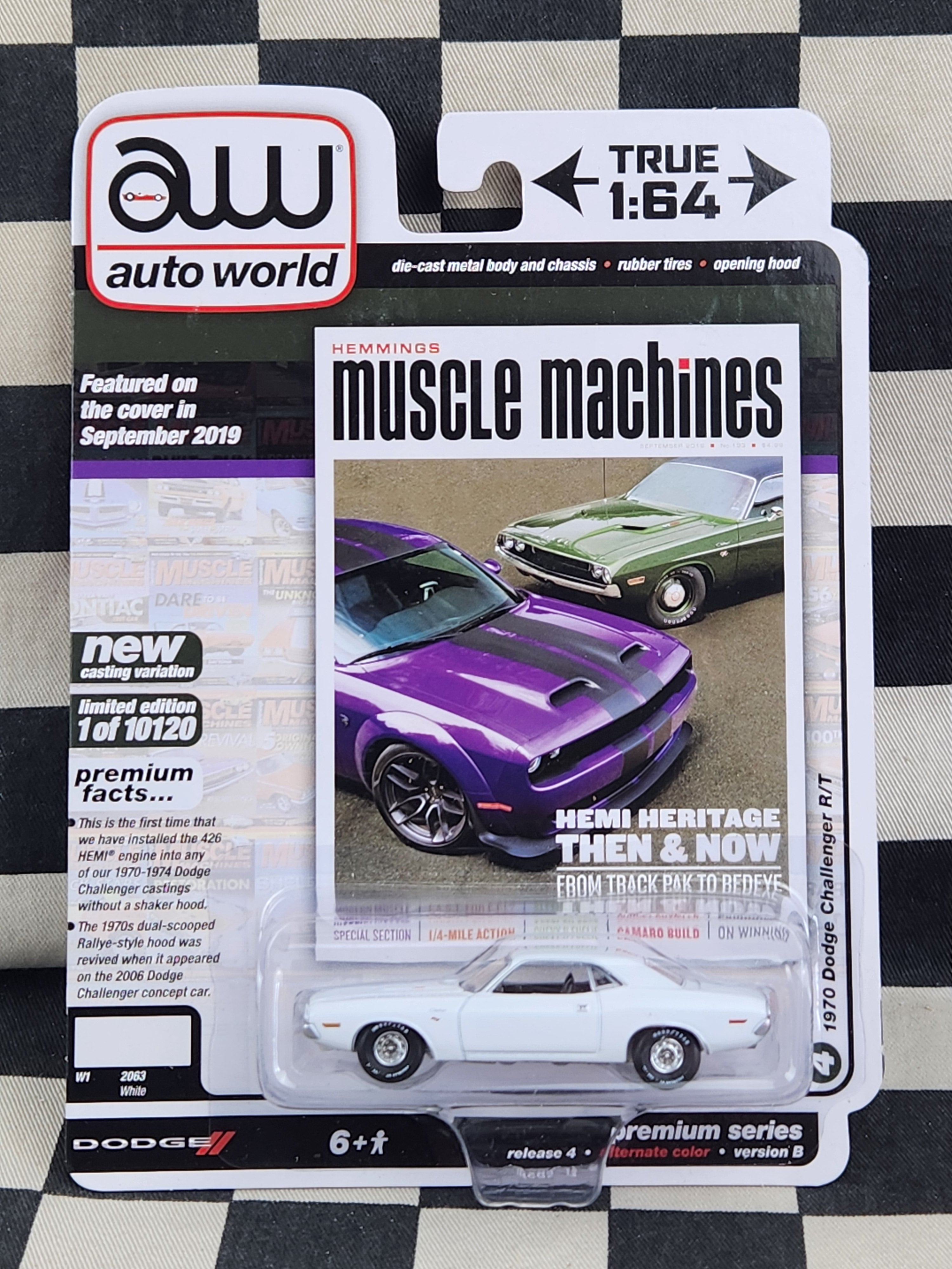 Auto World Vintage Muscle 1970 Dodge Challenger R/T White