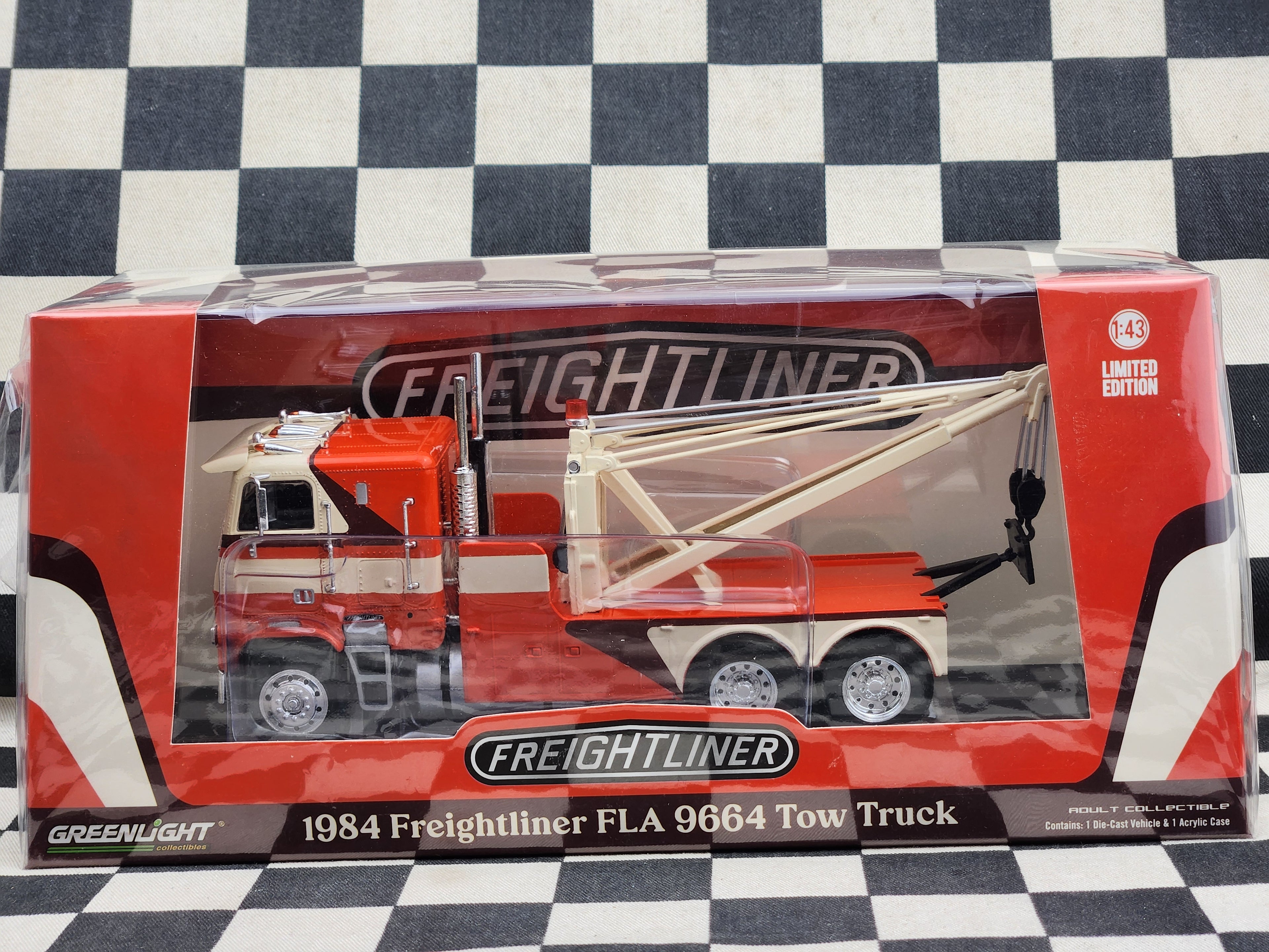 Greenlight 1/43 1984 Freightliner FLA 9664 Tow Truck Orange/Cream
