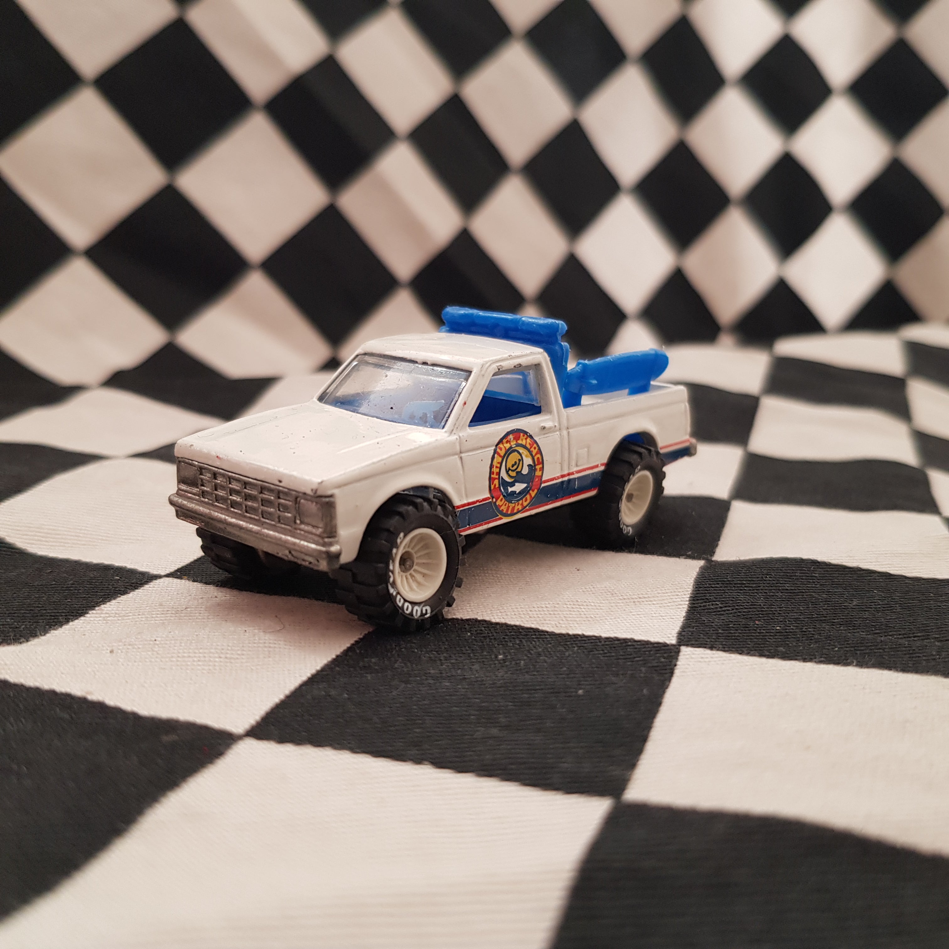Hot Wheels Beach Patrol 4x4 Pickup Real Riders White Hubs
