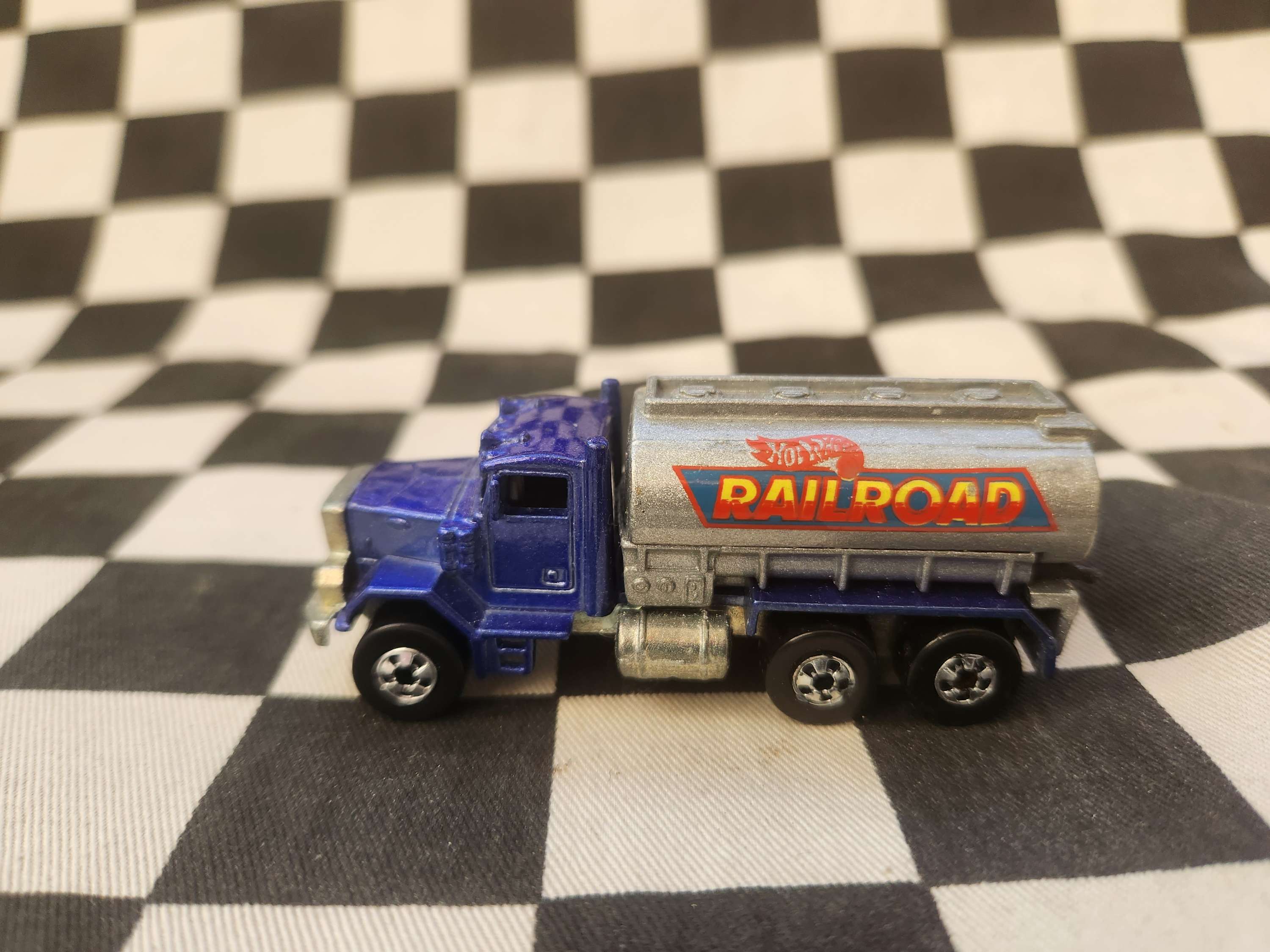 Vintage Loose Hot Wheels Blackwall Peterbilt Railroad Tanker Blue