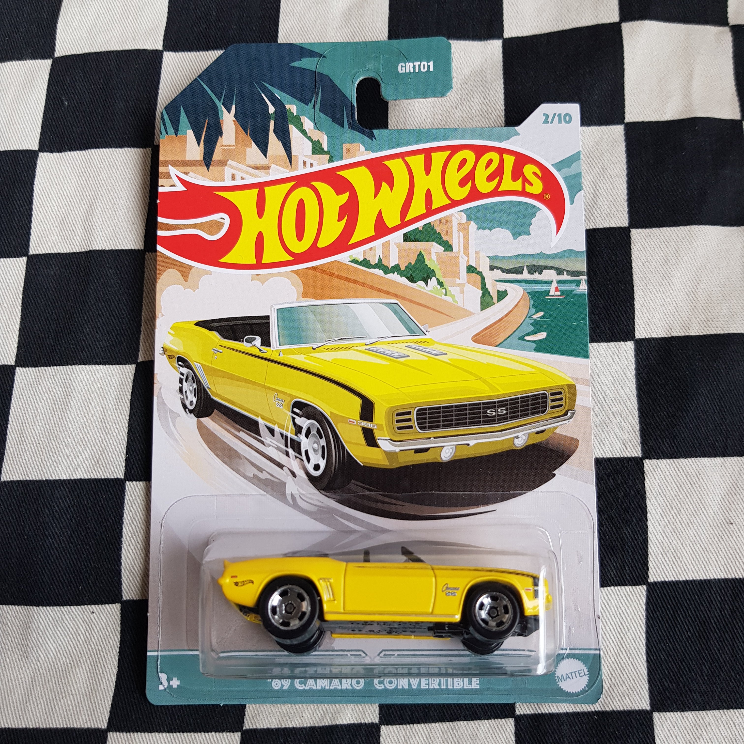 Hot Wheels Themed Roadsters 69 Camaro Convertible 2/10
