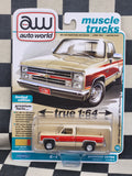 Auto World Muscle Trucks 1987 Chevy Silverado R10 Fleetside Tan/Red