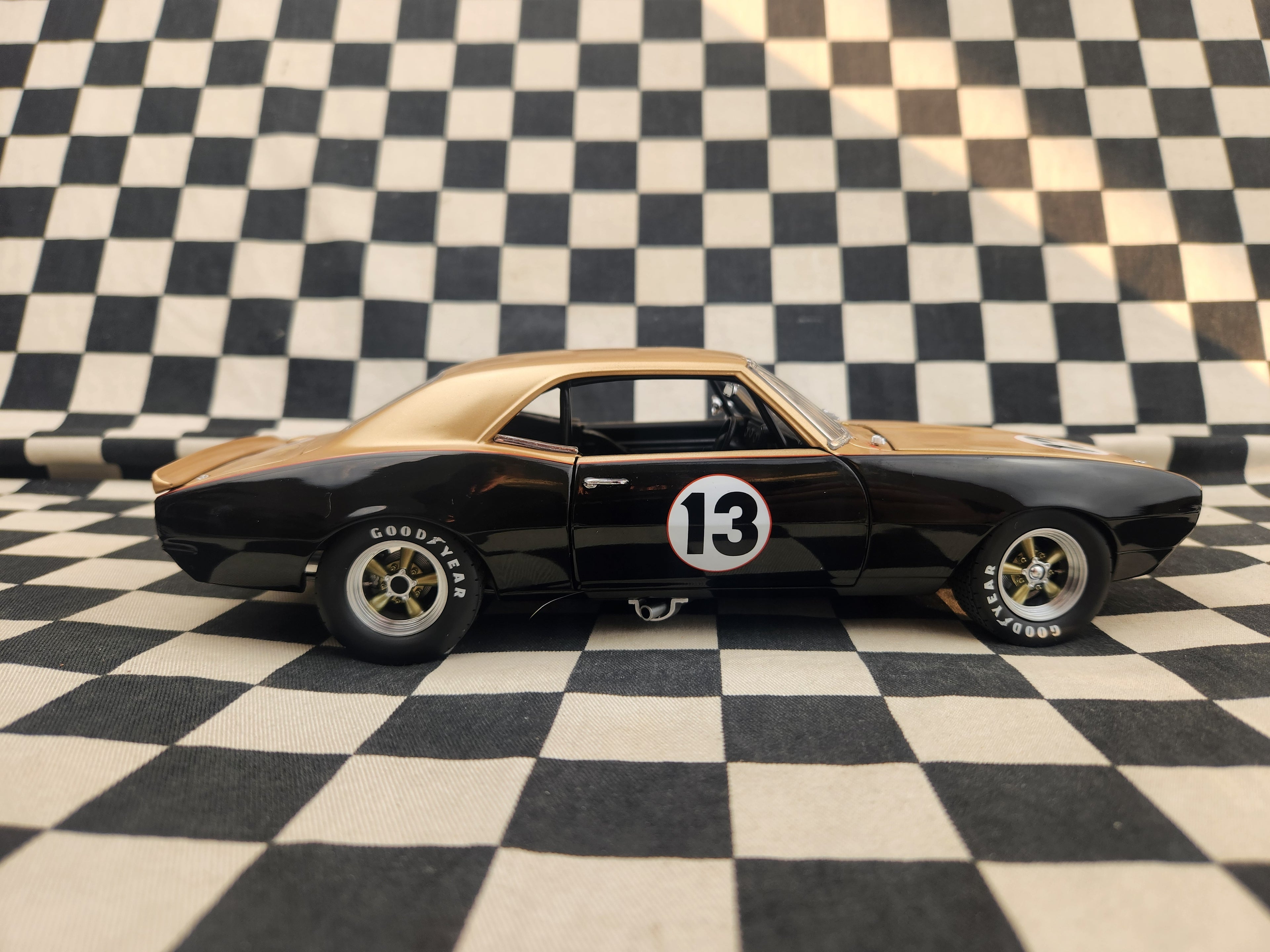 Gmp 1/18 1968 Smokey Yunik Camaro