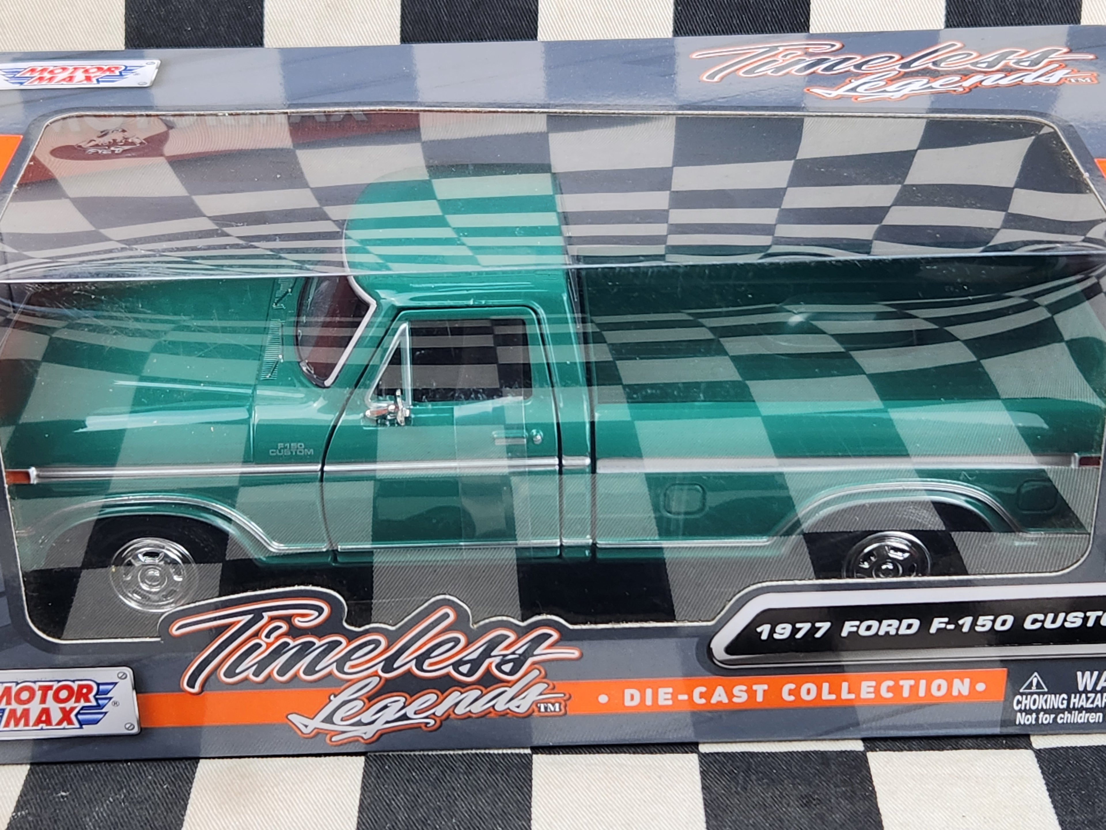 Motor Max 1/24 Timeless Legends 1977 Ford F150 Custom