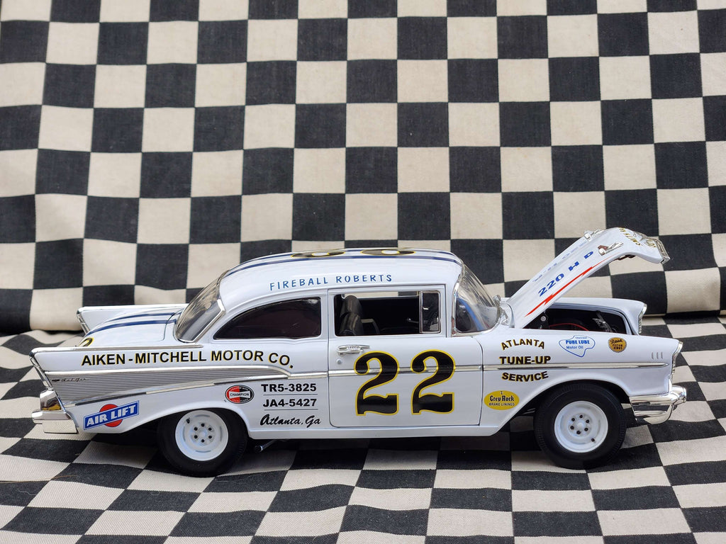 Acme 1:18 Fireball Roberts 1957 Chevrolet Bel Air Darlington 500 Winner