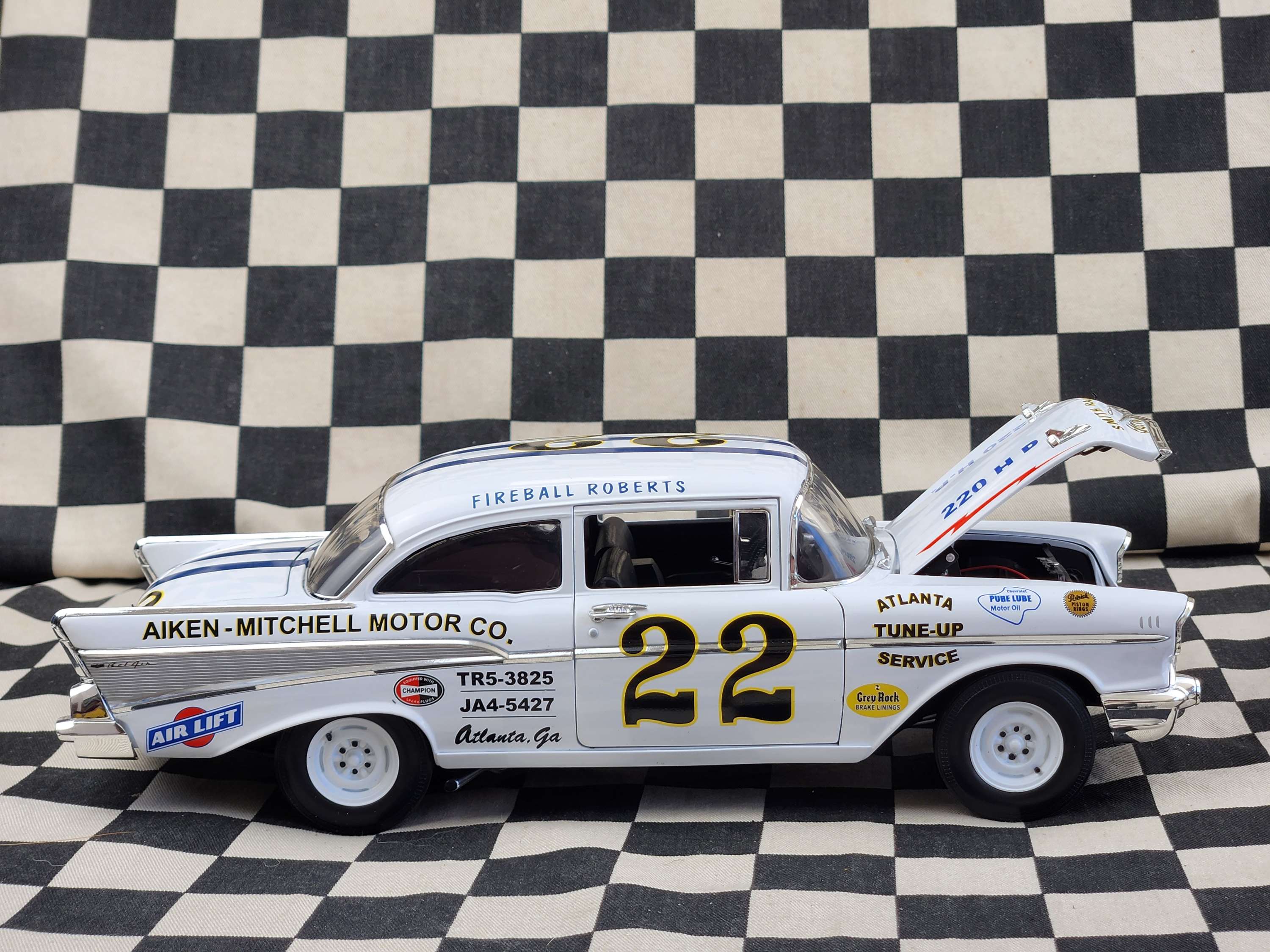 Acme 1:18 Fireball Roberts 1957 Chevrolet Bel Air Darlington 500 Winner