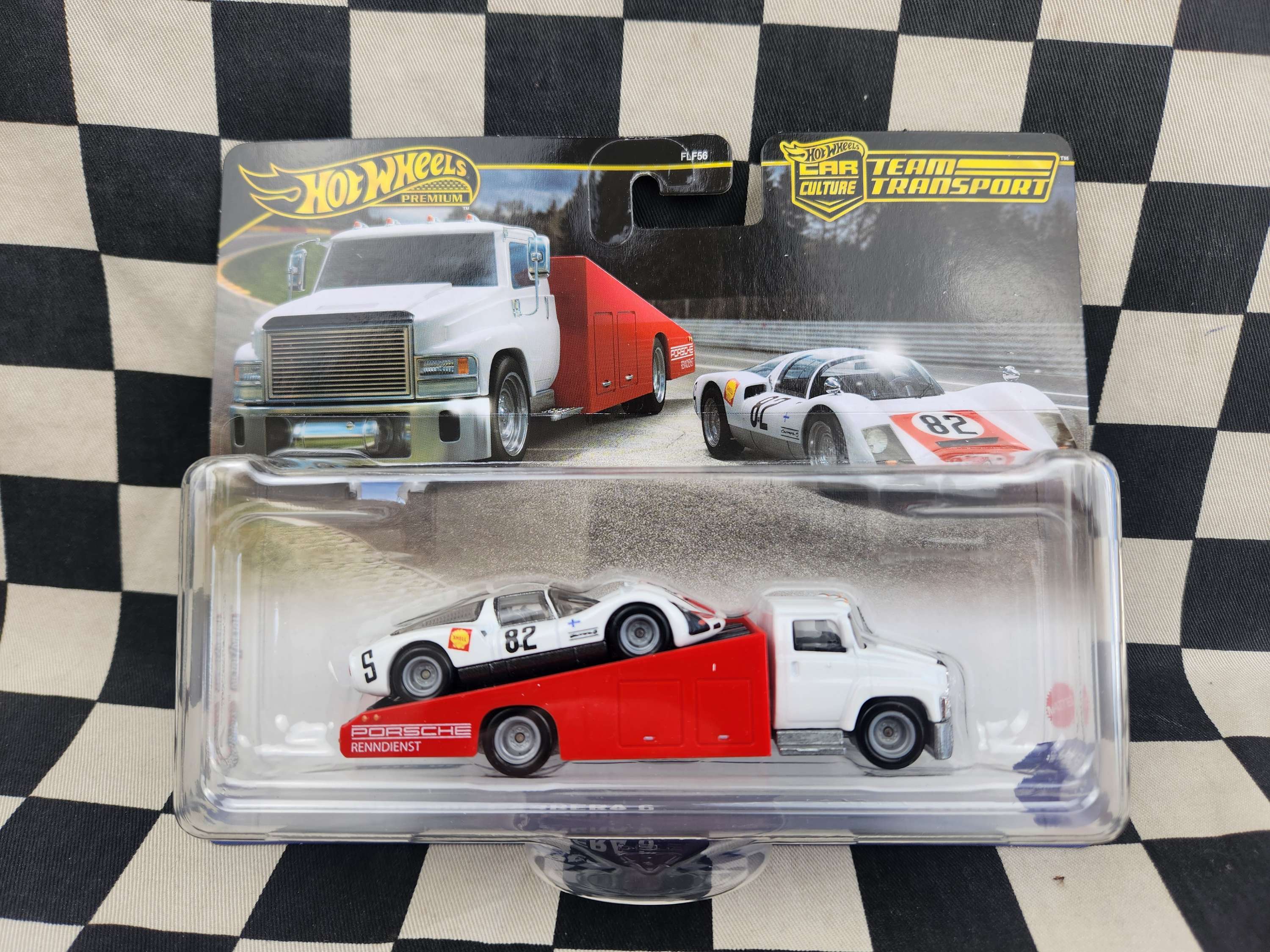 Hot Wheels Premium Team Transport 66 Porsche 906 Carrera 6 / Carry On Truck