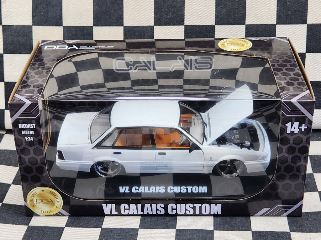 DDA 1:24 Holden Commodore VL Calais Custom V8 White