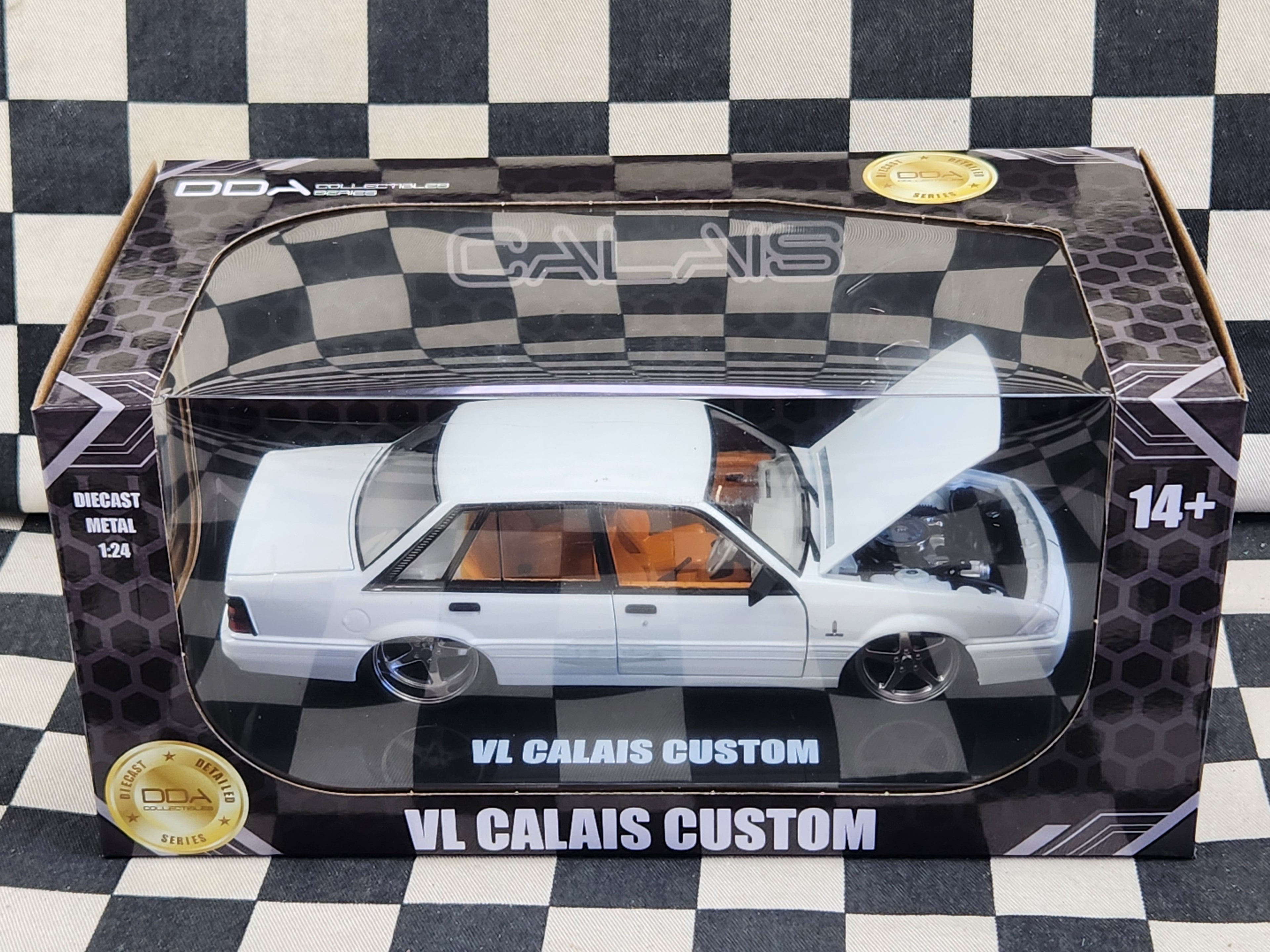 DDA 1:24 Holden Commodore VL Calais Custom V8 White