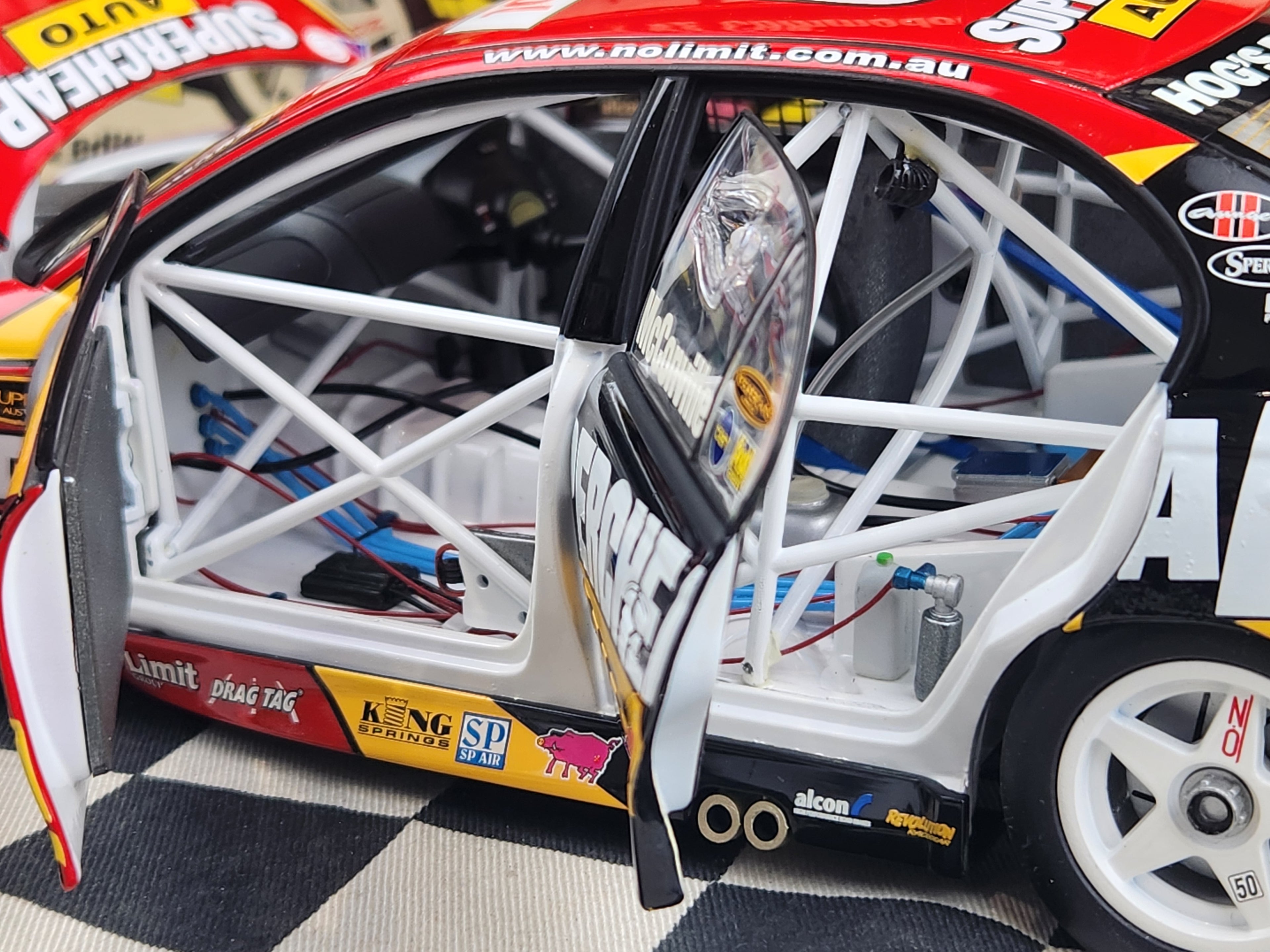 Classic Carlectables 1:18 2006 Supercheap Auto VZ Commodore Cameron McConville