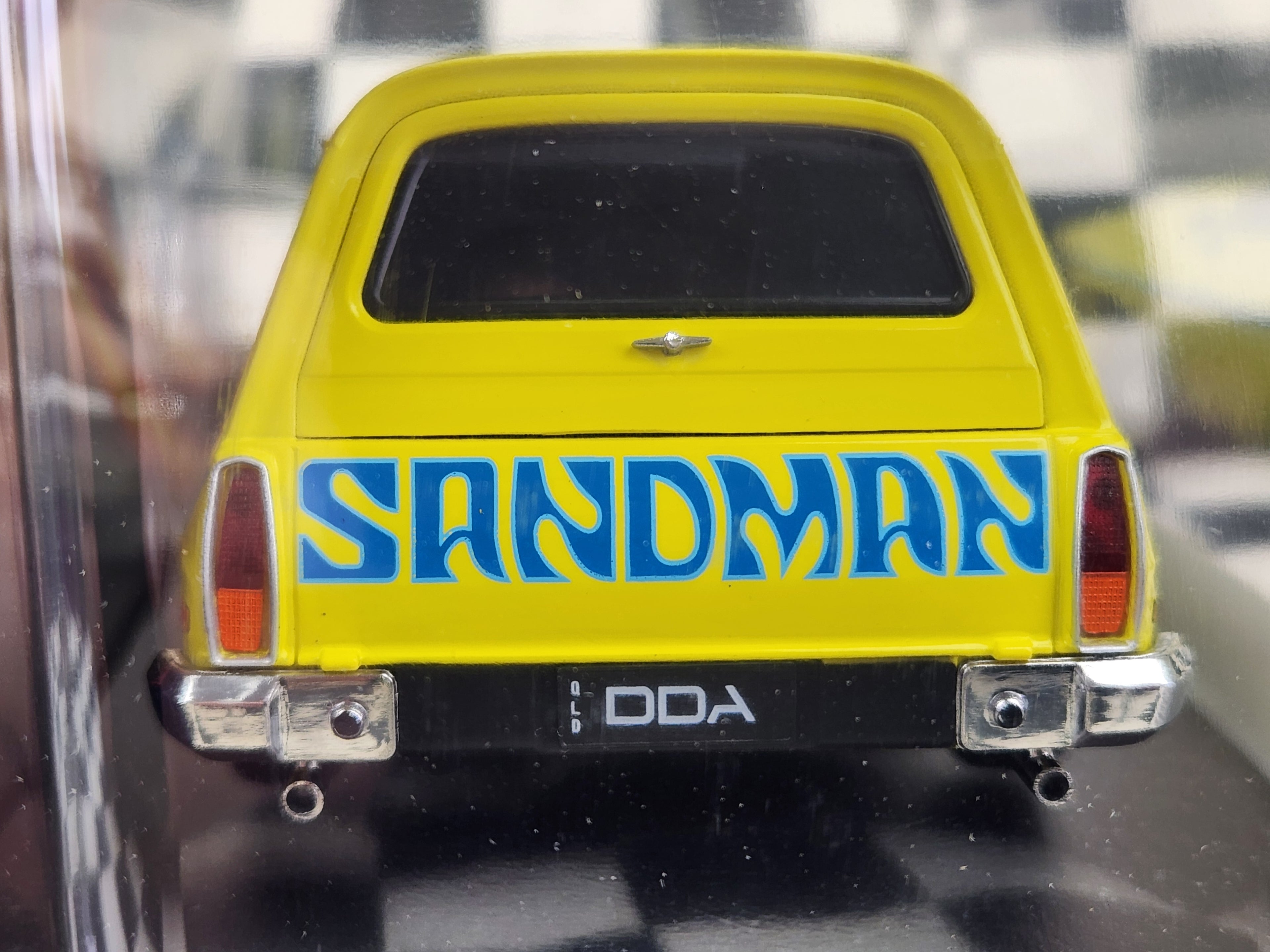 DDA Spectra Rides Plastic Light up Holden HX Sandman