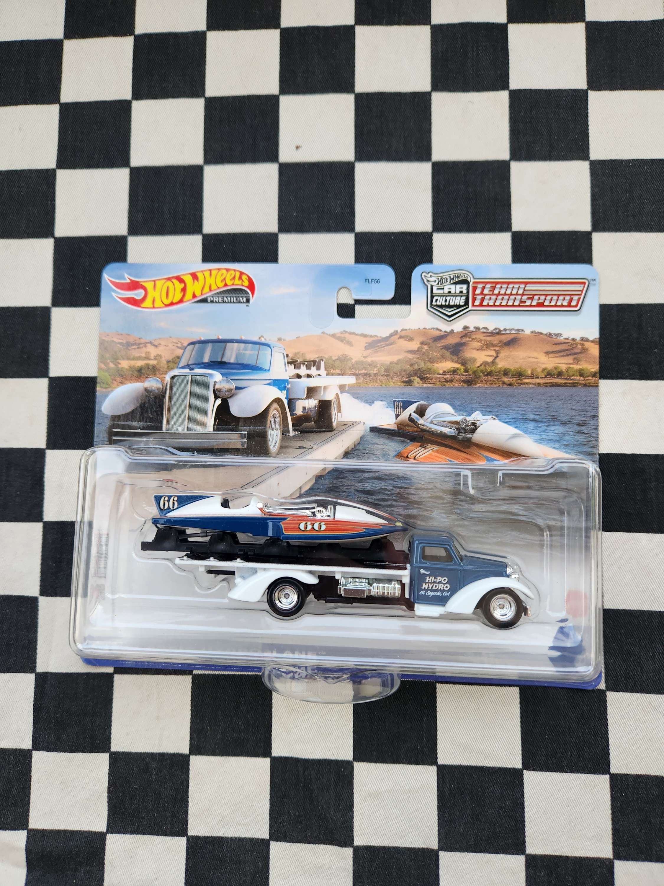 Hot Wheels Premium Team Transport #49 Classic Hydroplane / Speed Waze Hauler