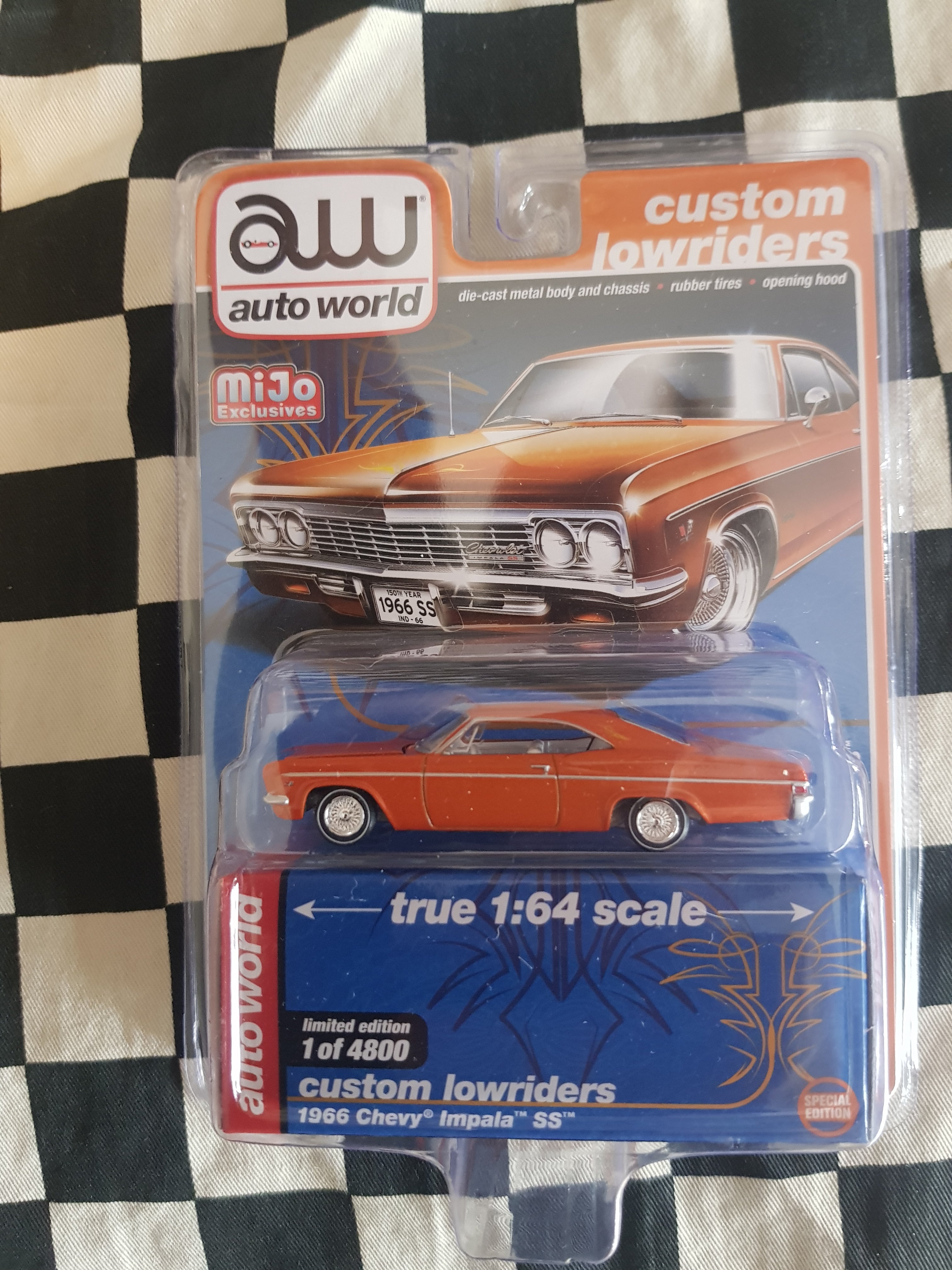 Auto World Custom Lowriders 66 Chevy Impala SS