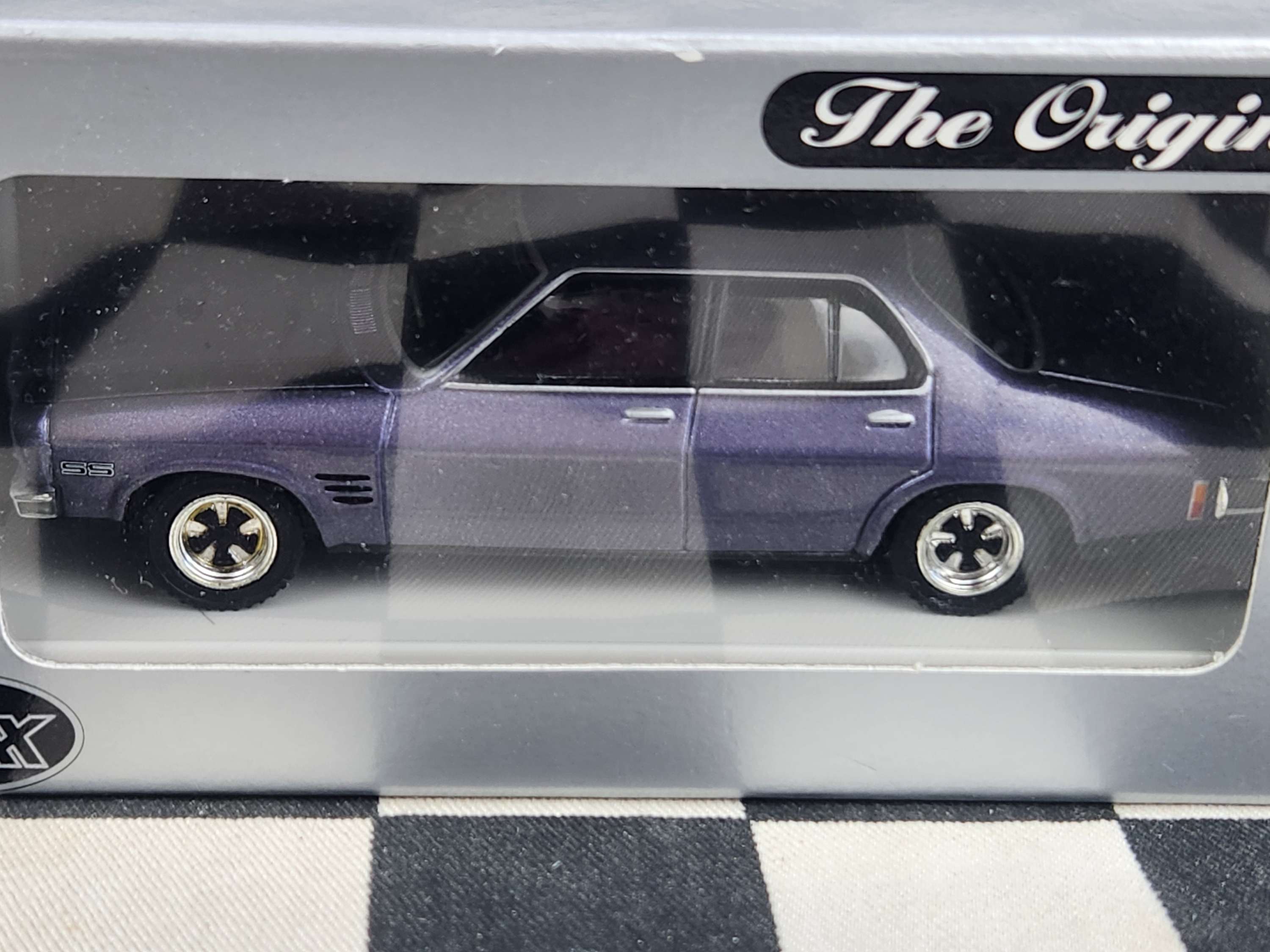 Trax 1/43 Holden HQ SS Sedan Purple TR17E
