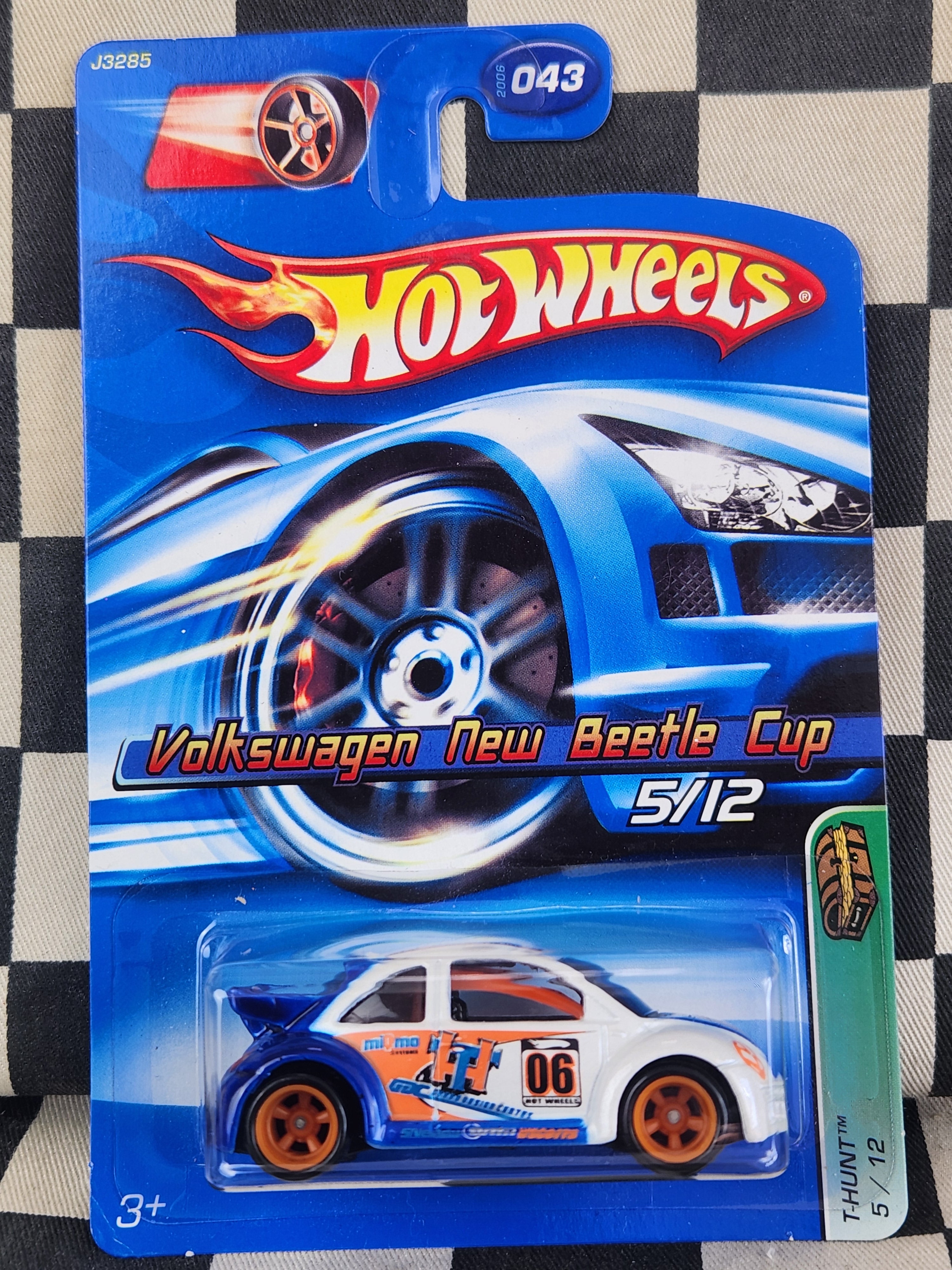 Hot Wheels 2006 Treasure Hunt Volkswagen New Beetle Cup Real Riders