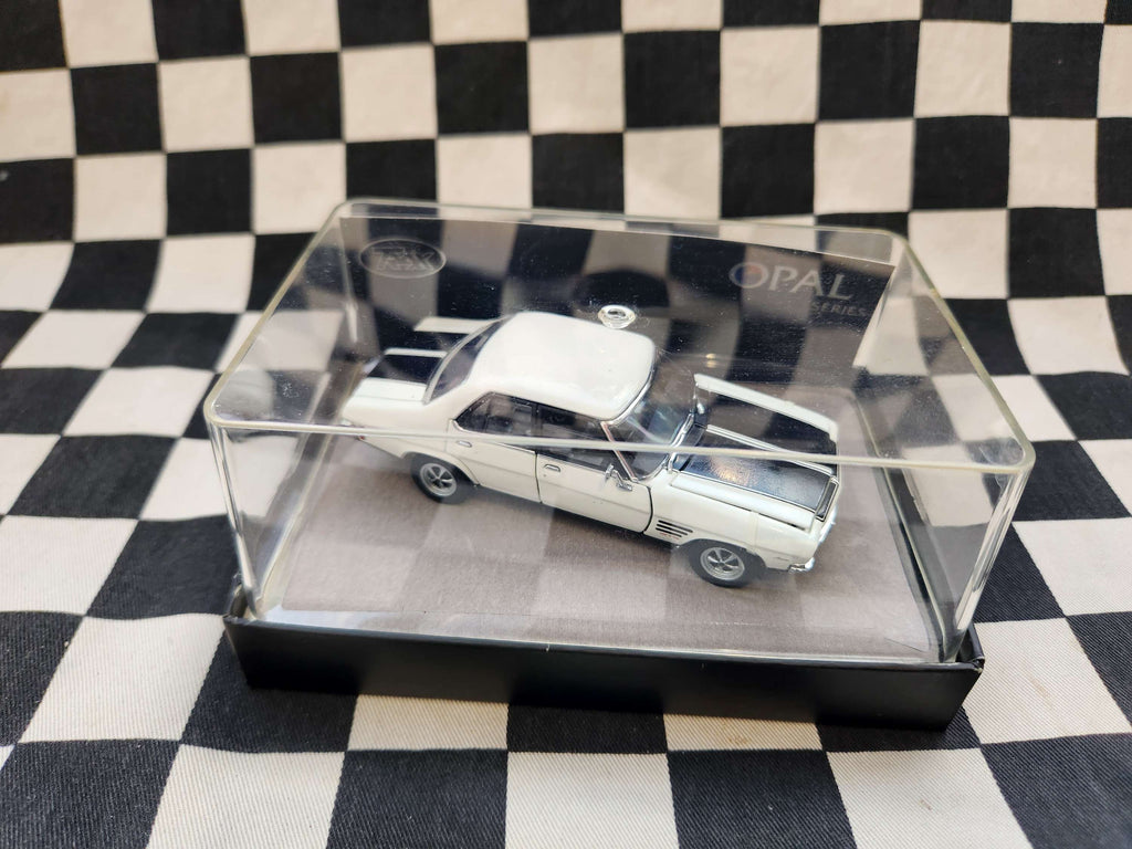 Trax Opal Series 1/43 1973 Holden Monaro GTS Sedan TO04 White