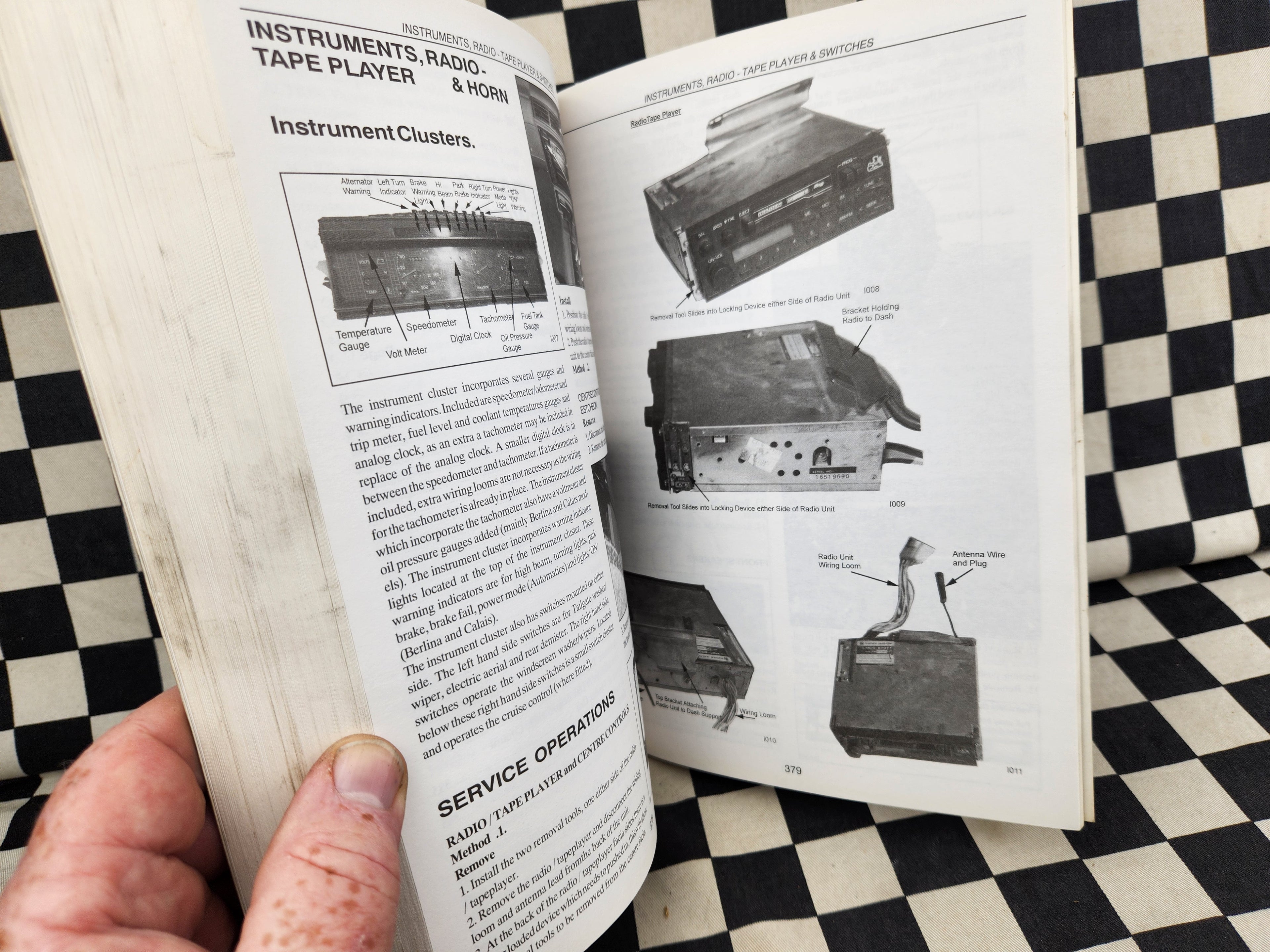 Holden VL Commodore 6cyl & V8  Ellerys Workshop Manual