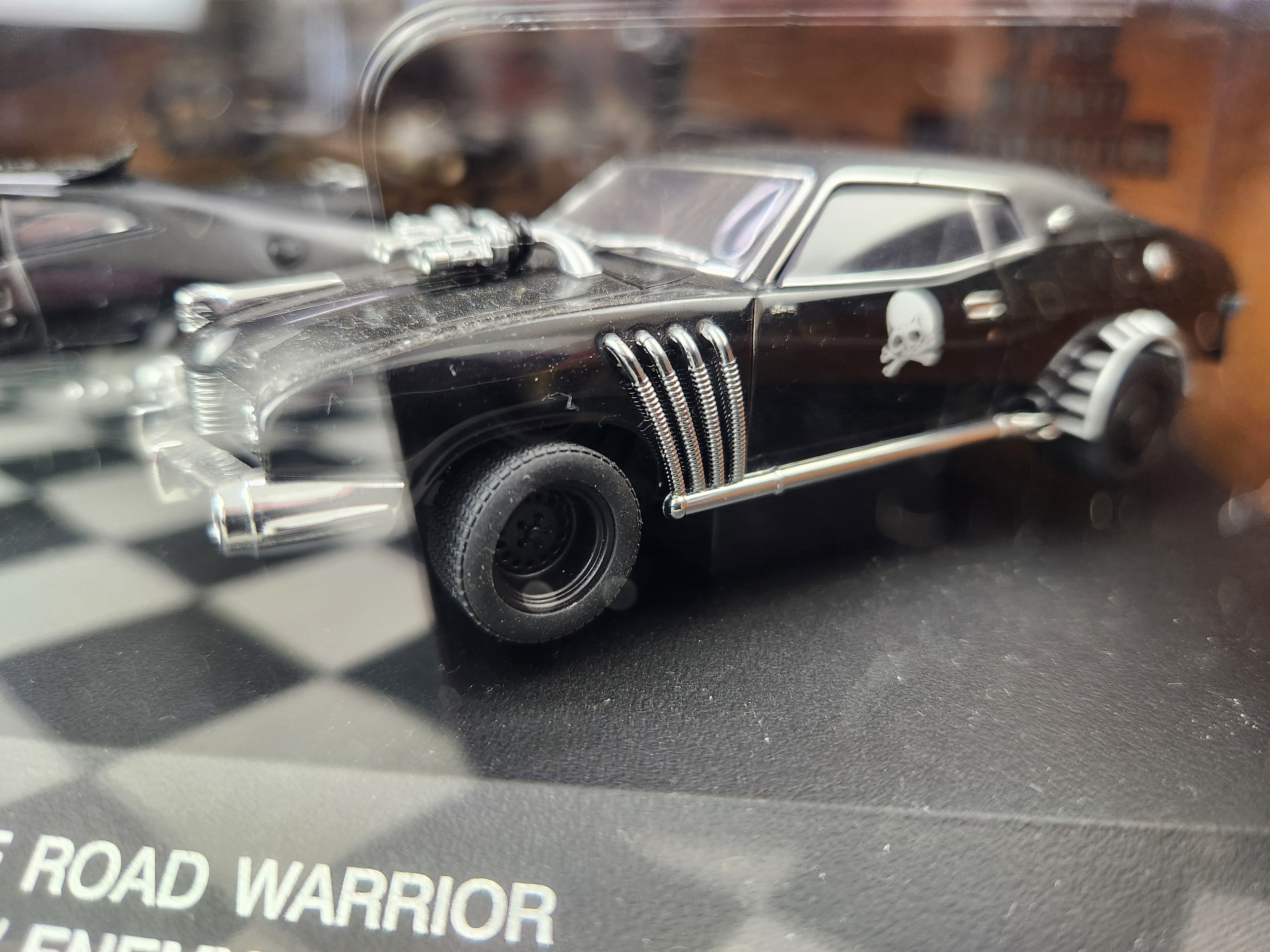 AutoArt 1:43 Mad Max 2 The Road Warrior Ford XB Interceptor / Enemy Car  Landau