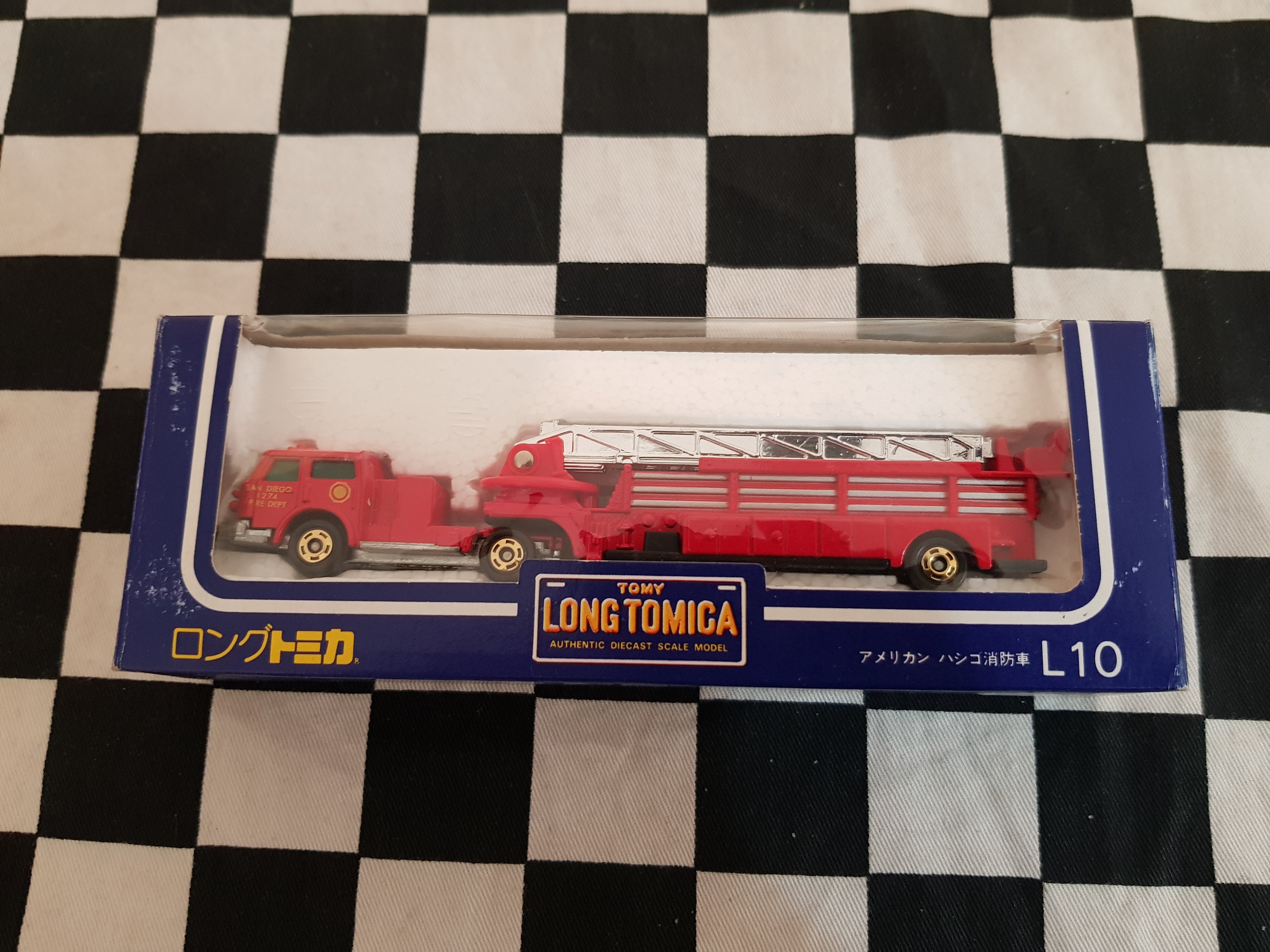 Long Tomica L10 American Lafrance Fire Special Fire Engine Red