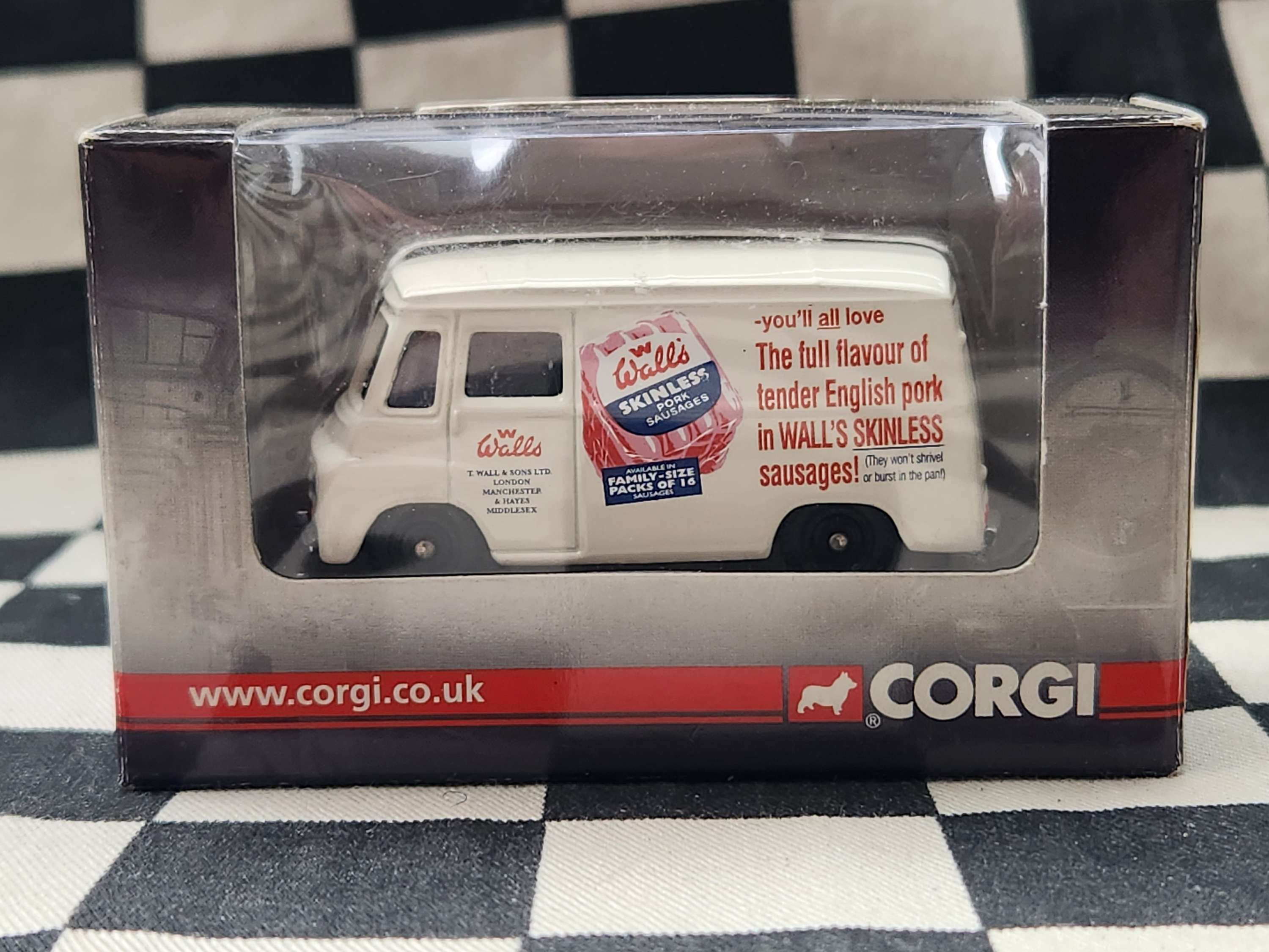 Corgi Trackside 1:76 OO Gauge Morris LD Van Wall's Sausages