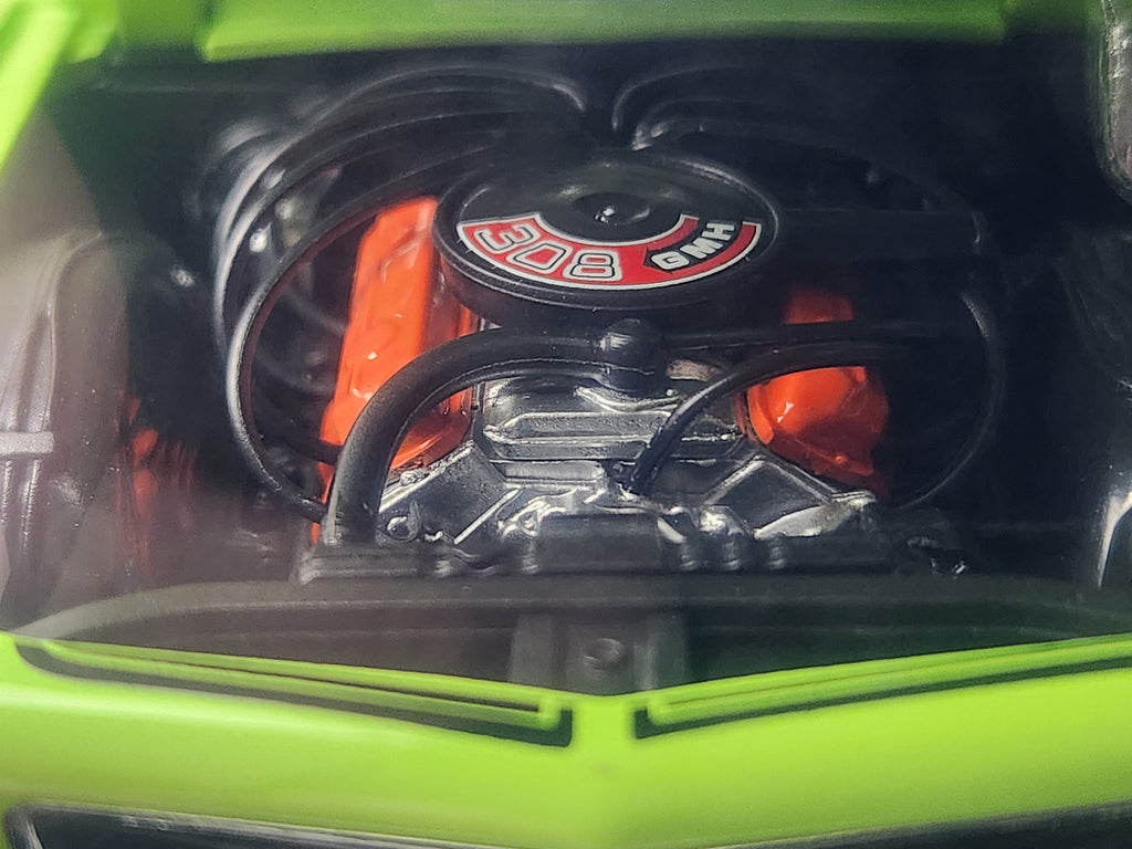 DDA Collectibles 1:24 HQ GTS Monaro 4 Door Lime Green  Detailed Series